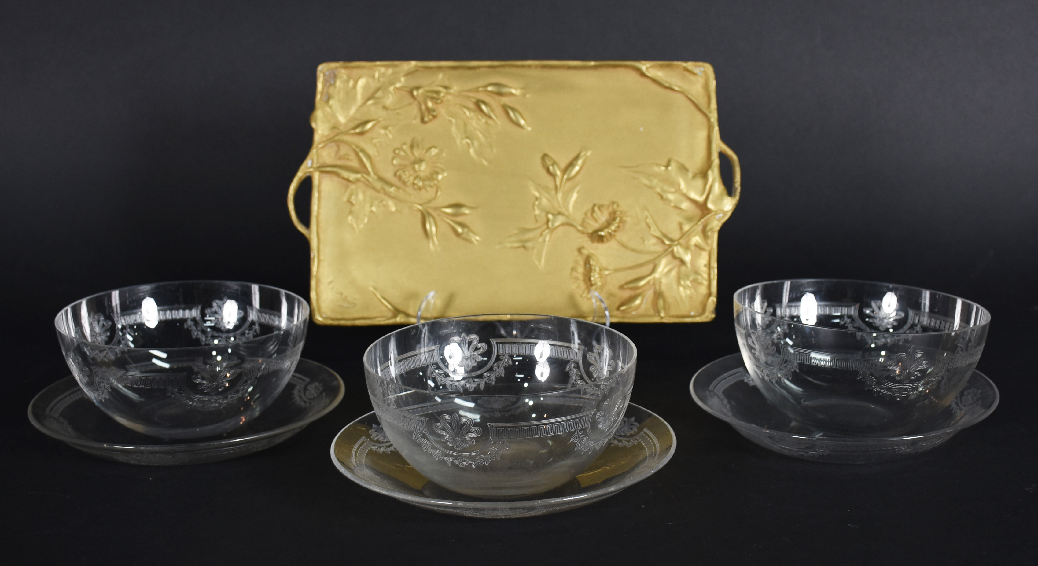 Diversas peças, sendo: Três bowls com 4 pratinhos de cristal Saint... - foto 2 de 5