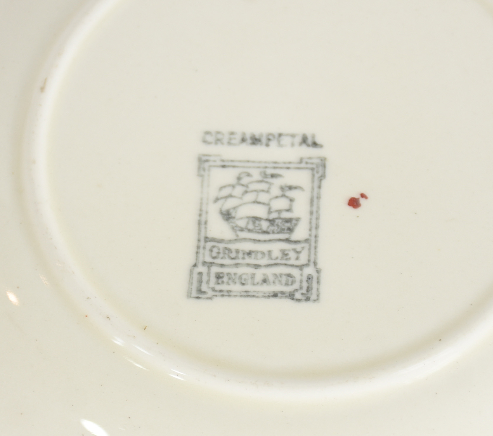 Nove pratos decorativos de porcelana de diversas procedências. - foto 3 de 6