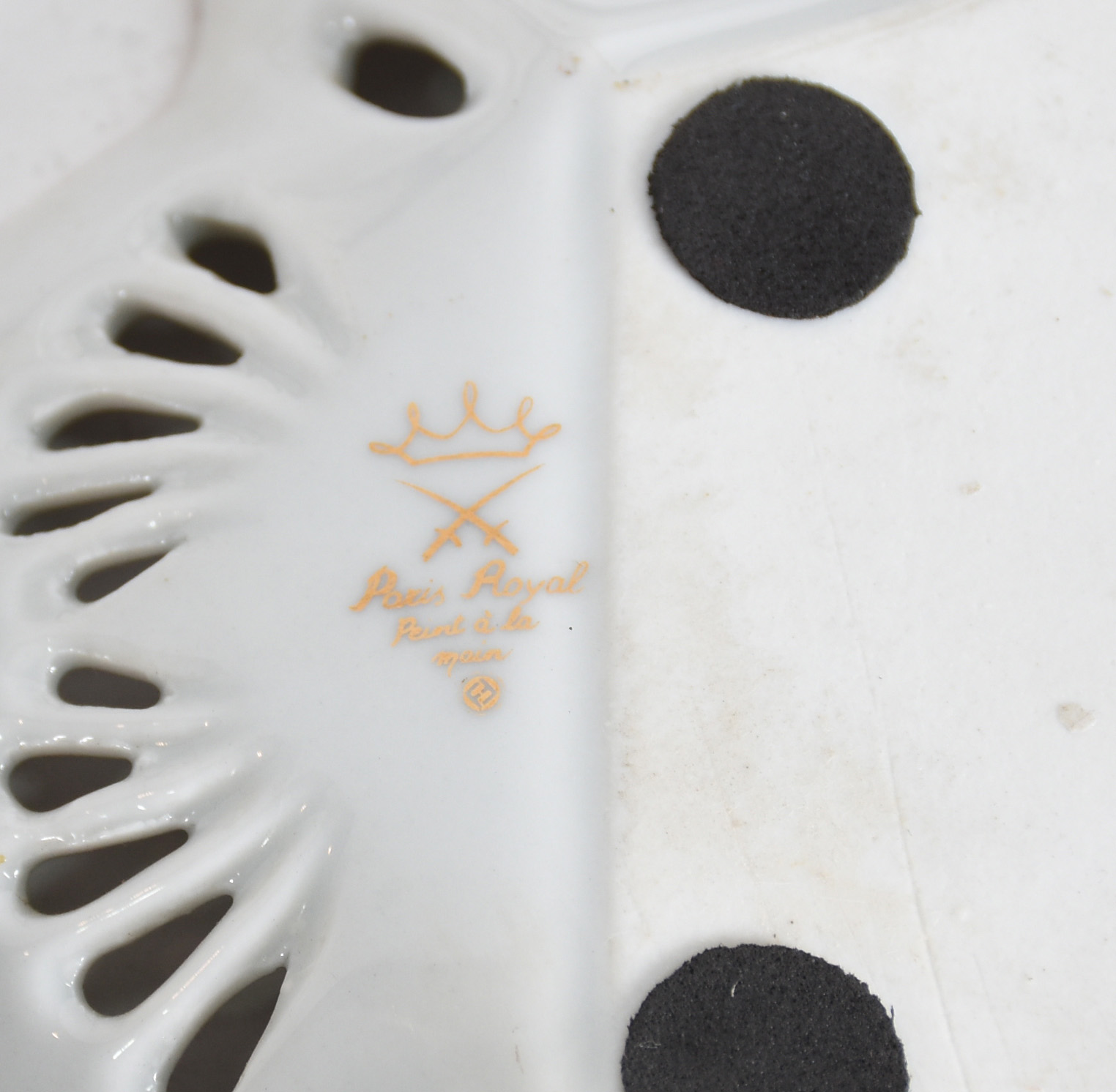 Nove pratos decorativos de porcelana de diversas procedências. - foto 4 de 6
