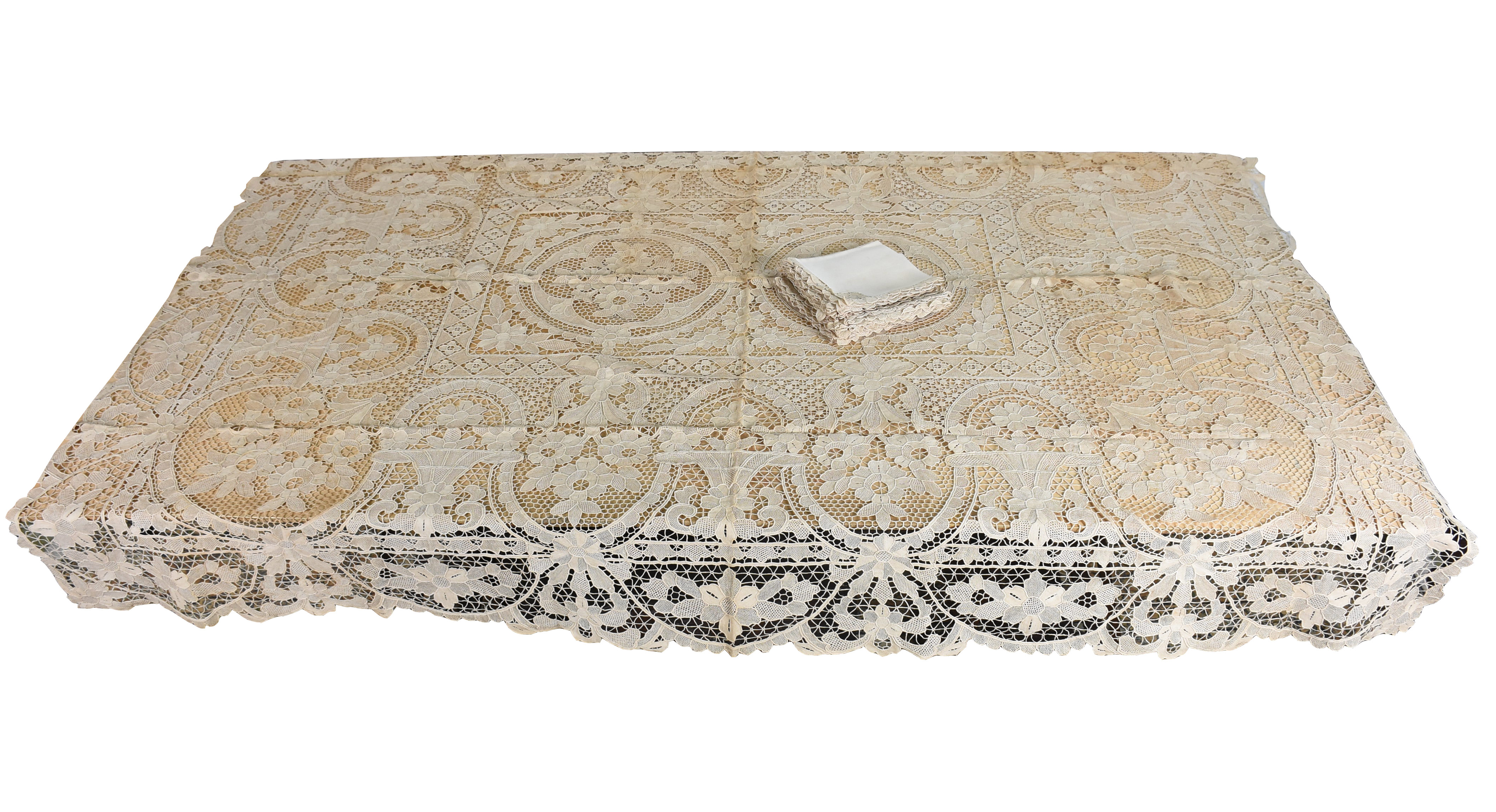 Toalha de mesa de linho e renda bege com 12 guardanapos, acompanha... - foto 1 de 5