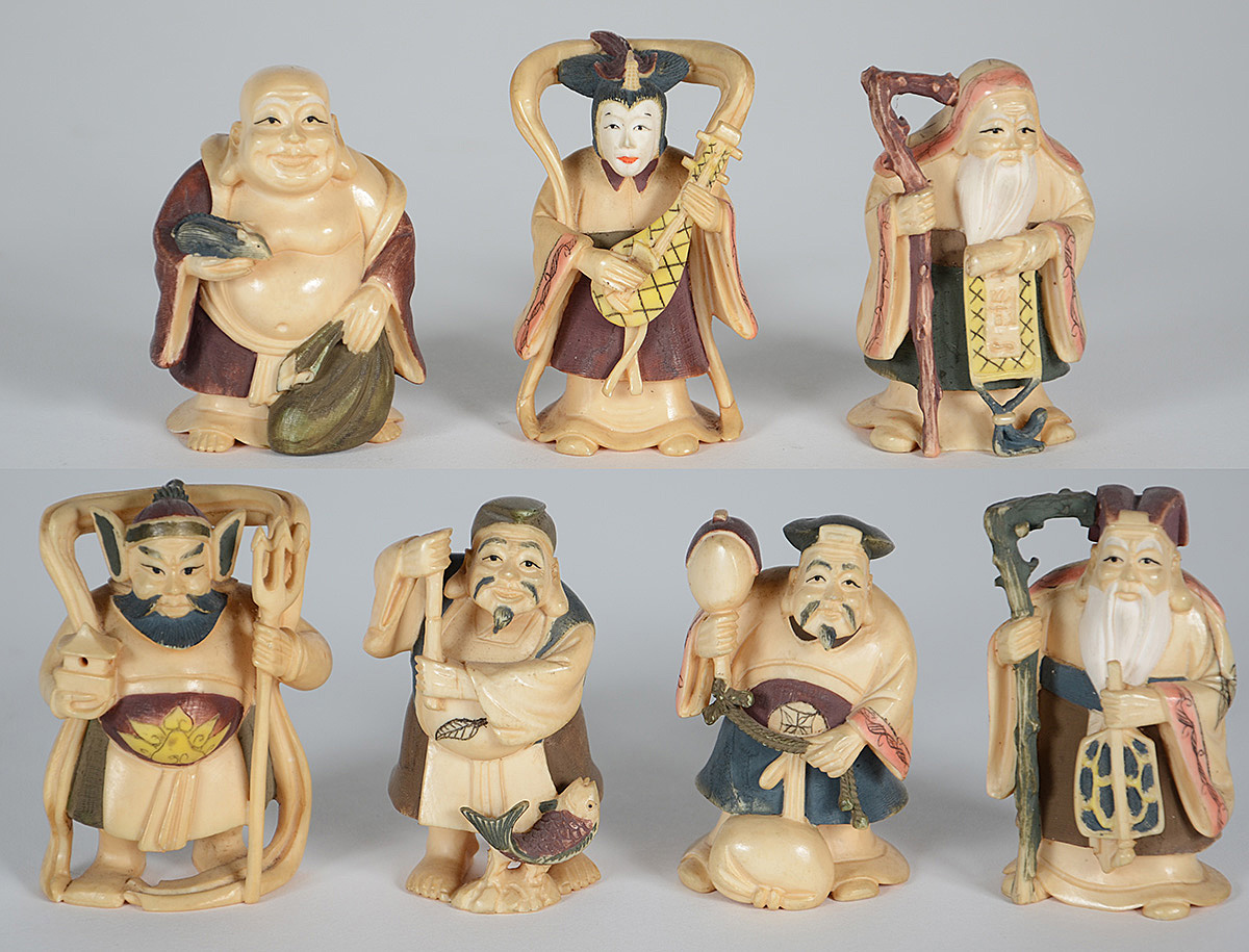 Conjunto com 7 anciões em marfim. Altura 8 cm cada. - foto 1 de 3