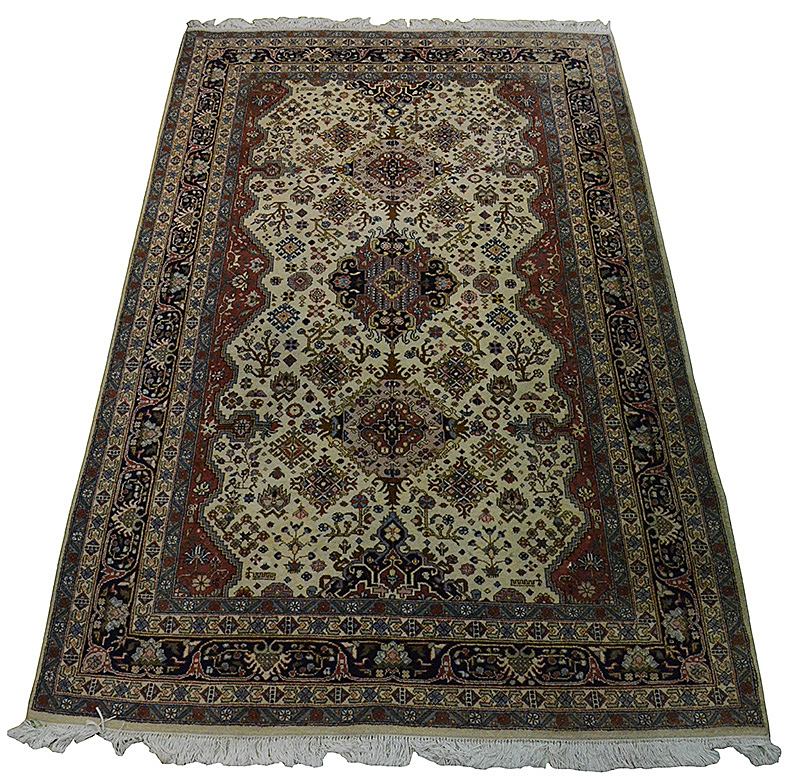 Tapete Boukarest . Medidas 3,16 x 2,00 m.