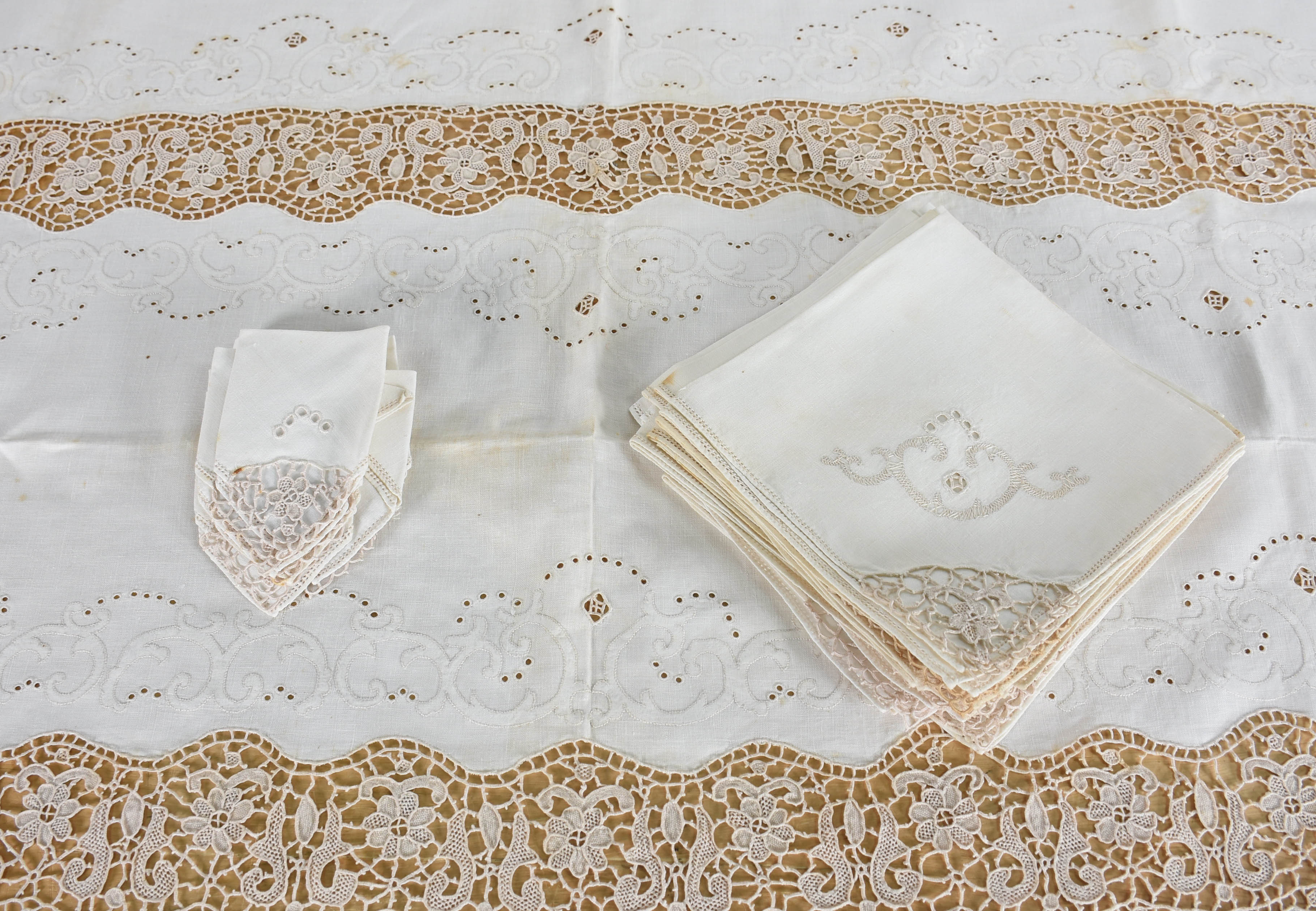 Toalha de mesa de linho bordado com 12 guardanapos e 1 1 guardanapos... - foto 5 de 5