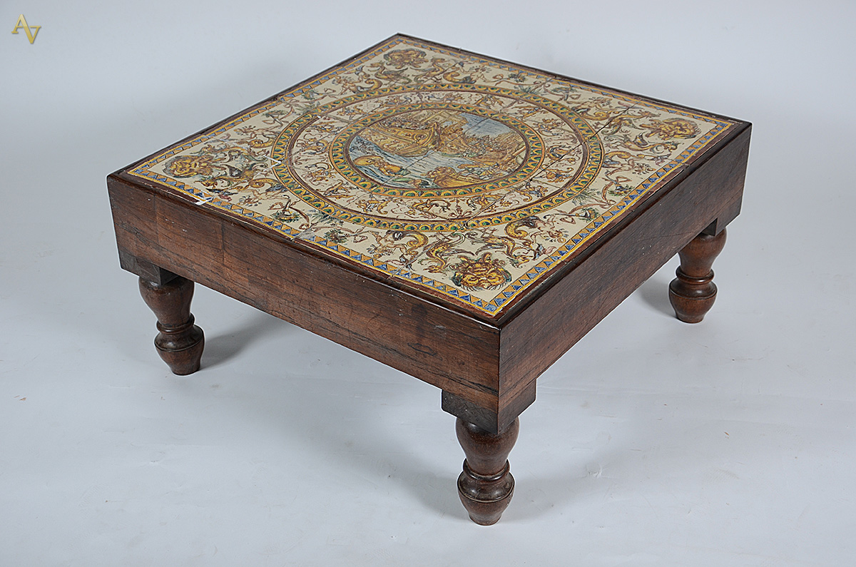 Mesa de centro de jacarandá com azulejos portugueses decorados com... - foto 1 de 3