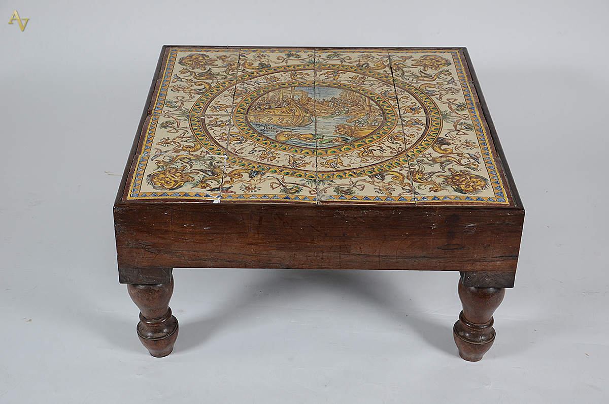 Mesa de centro de jacarandá com azulejos portugueses decorados com... - foto 2 de 3
