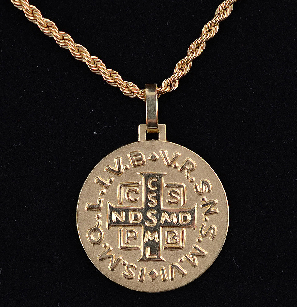 Colar de ouro 18 k (45 cm de comprimento) com pingente - 7,8 g. - foto 1 de 3