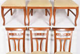 Seis cadeiras para sala de jantar de madeira cl... - Seis cadeiras para sala de jantar de madeira clara, assentos estofados.