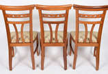Seis cadeiras para sala de jantar de madeira cl... - Seis cadeiras para sala de jantar de madeira clara, assentos estofados.