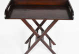 Mesa/bar de madeira, apoio em forma de cavalete. - Mesa/bar de madeira, apoio em forma de cavalete.