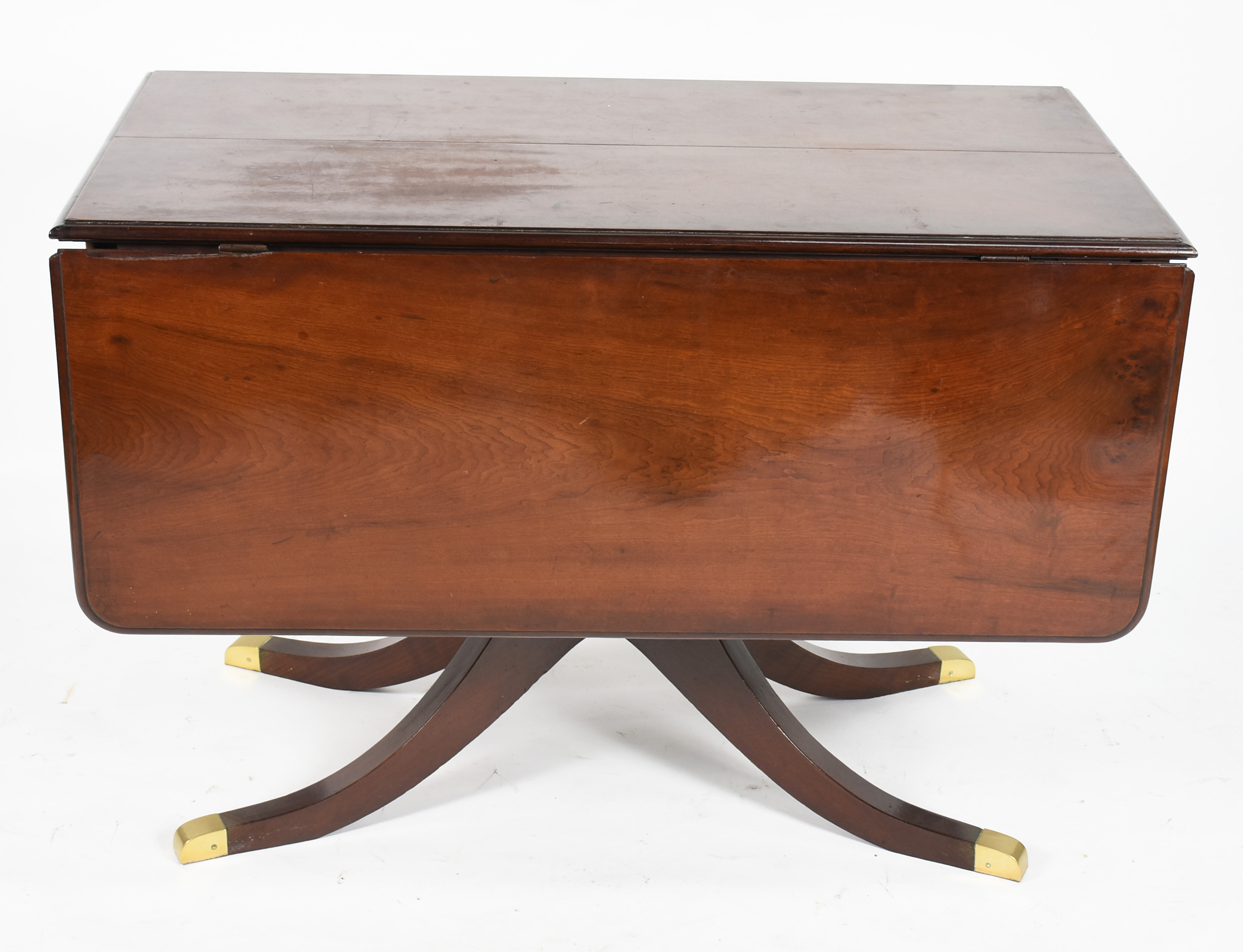 Mesa estilo ingles de madeira nobre, apoio em quatro colunas unidas... - foto 1 de 8