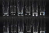 Conjunto com 12 copos longos de cristal tcheco ... - Conjunto com 12 copos longos de cristal tcheco facetado.
