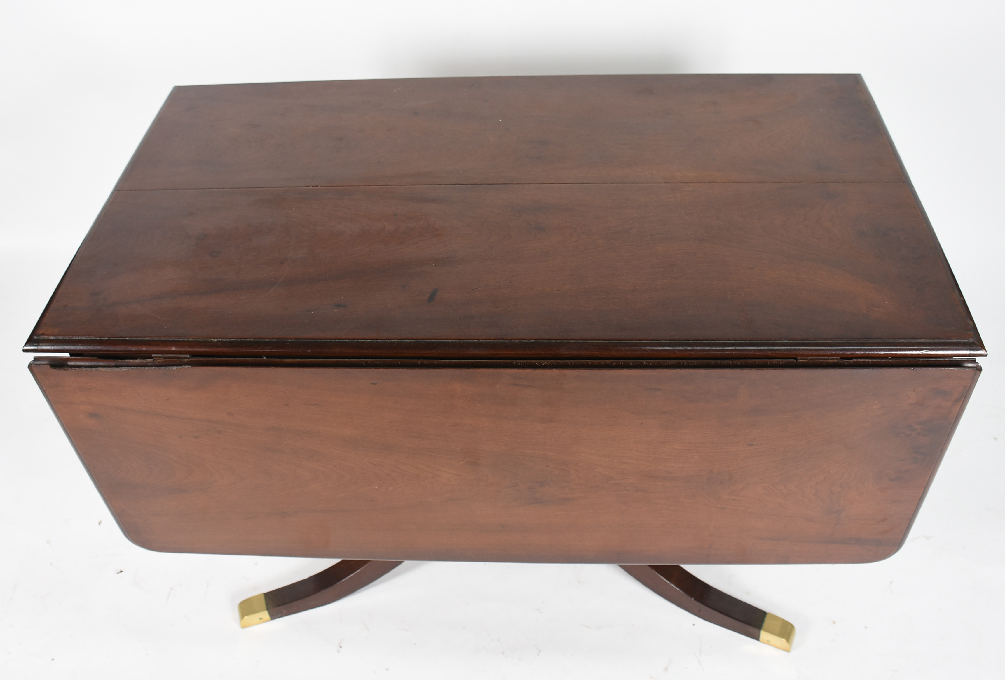 Mesa estilo ingles de madeira nobre, apoio em quatro colunas unidas... - foto 6 de 8