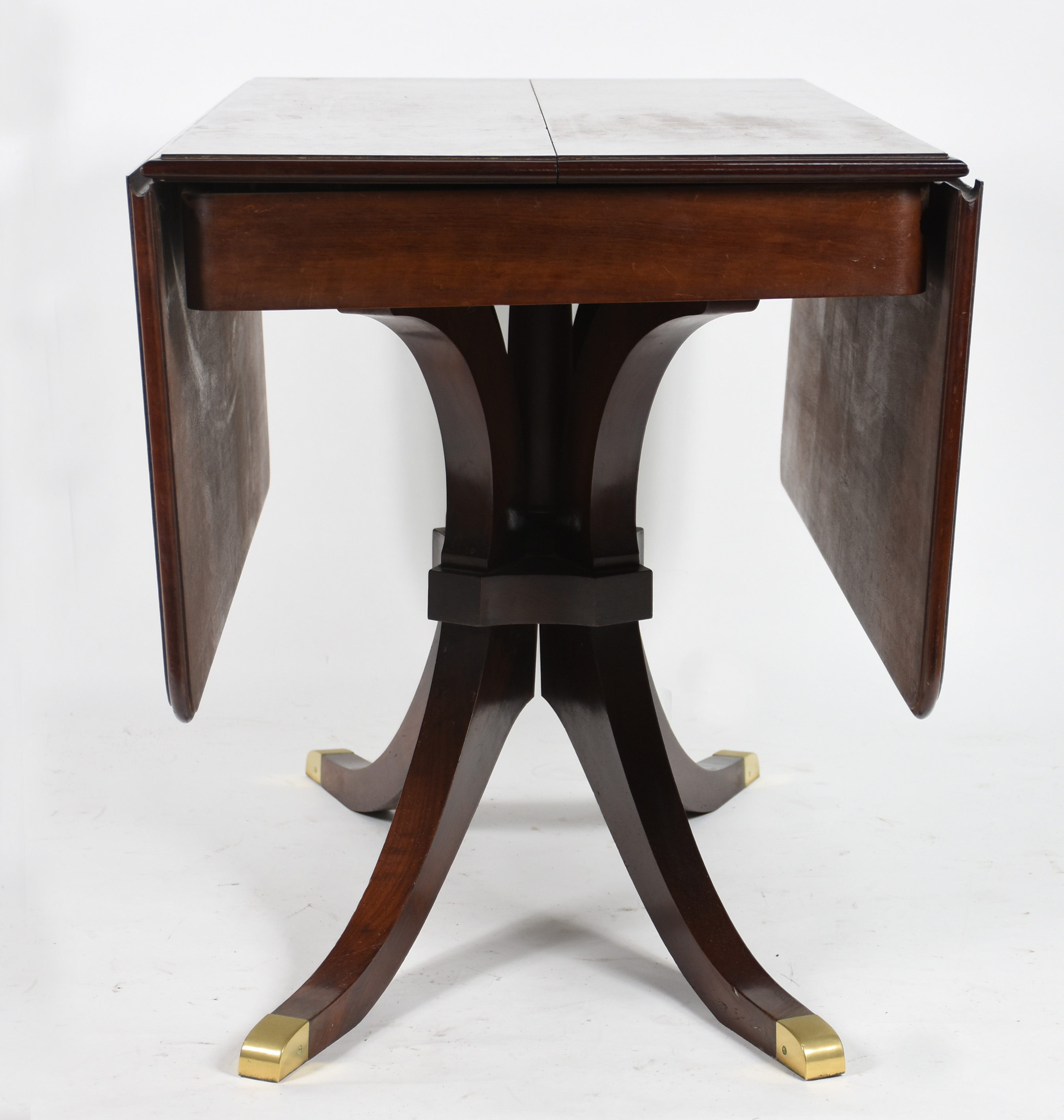 Mesa estilo ingles de madeira nobre, apoio em quatro colunas unidas... - foto 2 de 8