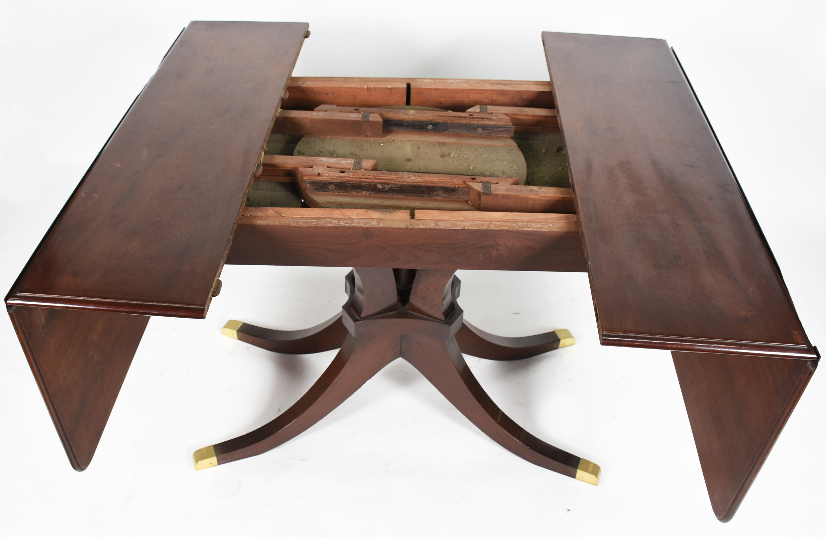 Mesa estilo ingles de madeira nobre, apoio em quatro colunas unidas... - foto 7 de 8
