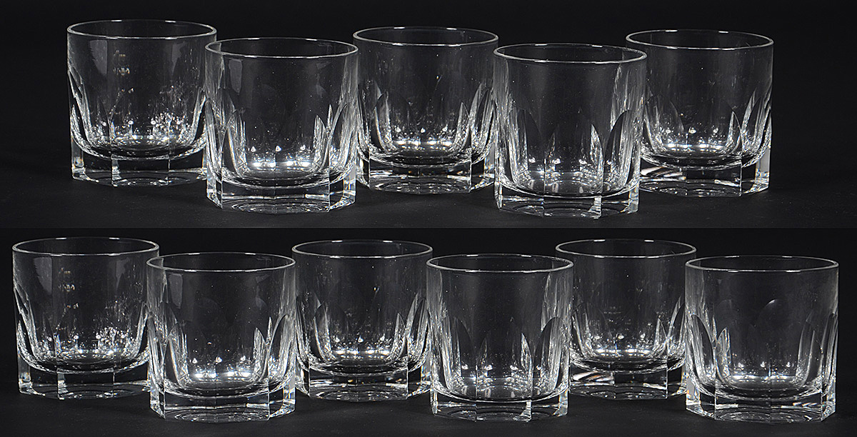 Conjunto com 11 copos para whisky de cristal tcheco facetado.