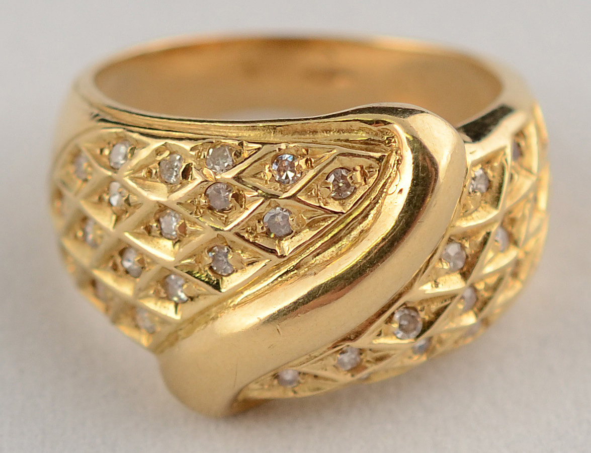 Anel de ouro 18 k com 0,76 ct de brilhantes - 9,2 g - Aro 19,5. - foto 1 de 2