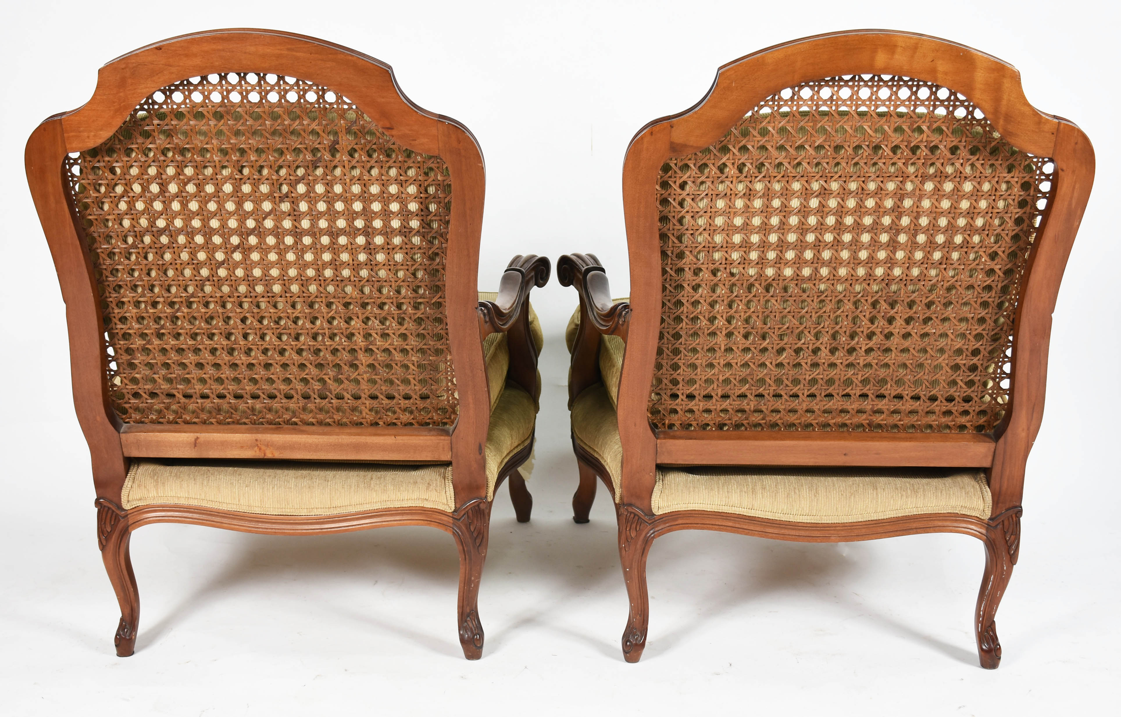 Par de elegantes poltronas de madeira nobre com encostos de palhinha... - foto 4 de 4