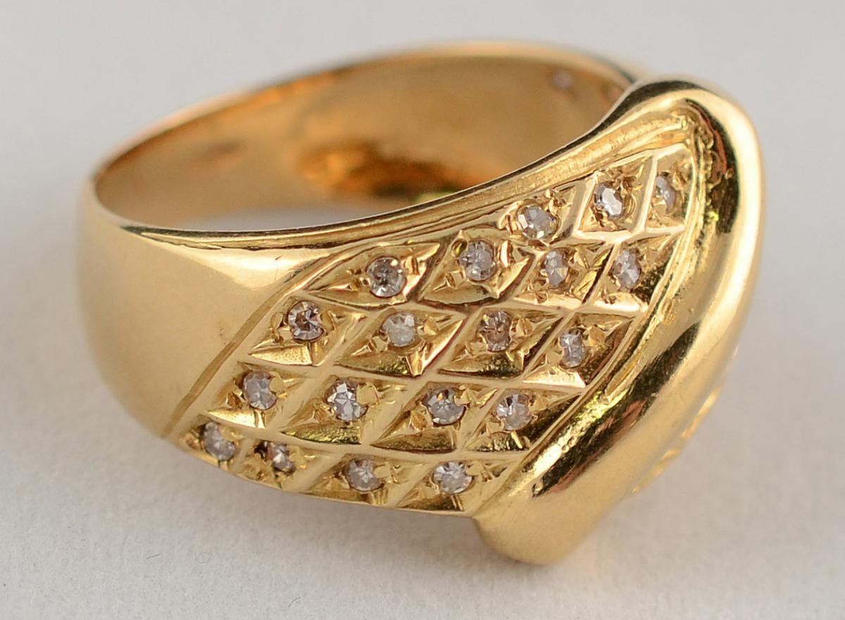 Anel de ouro 18 k com 0,76 ct de brilhantes - 9,2 g - Aro 19,5. - foto 2 de 2