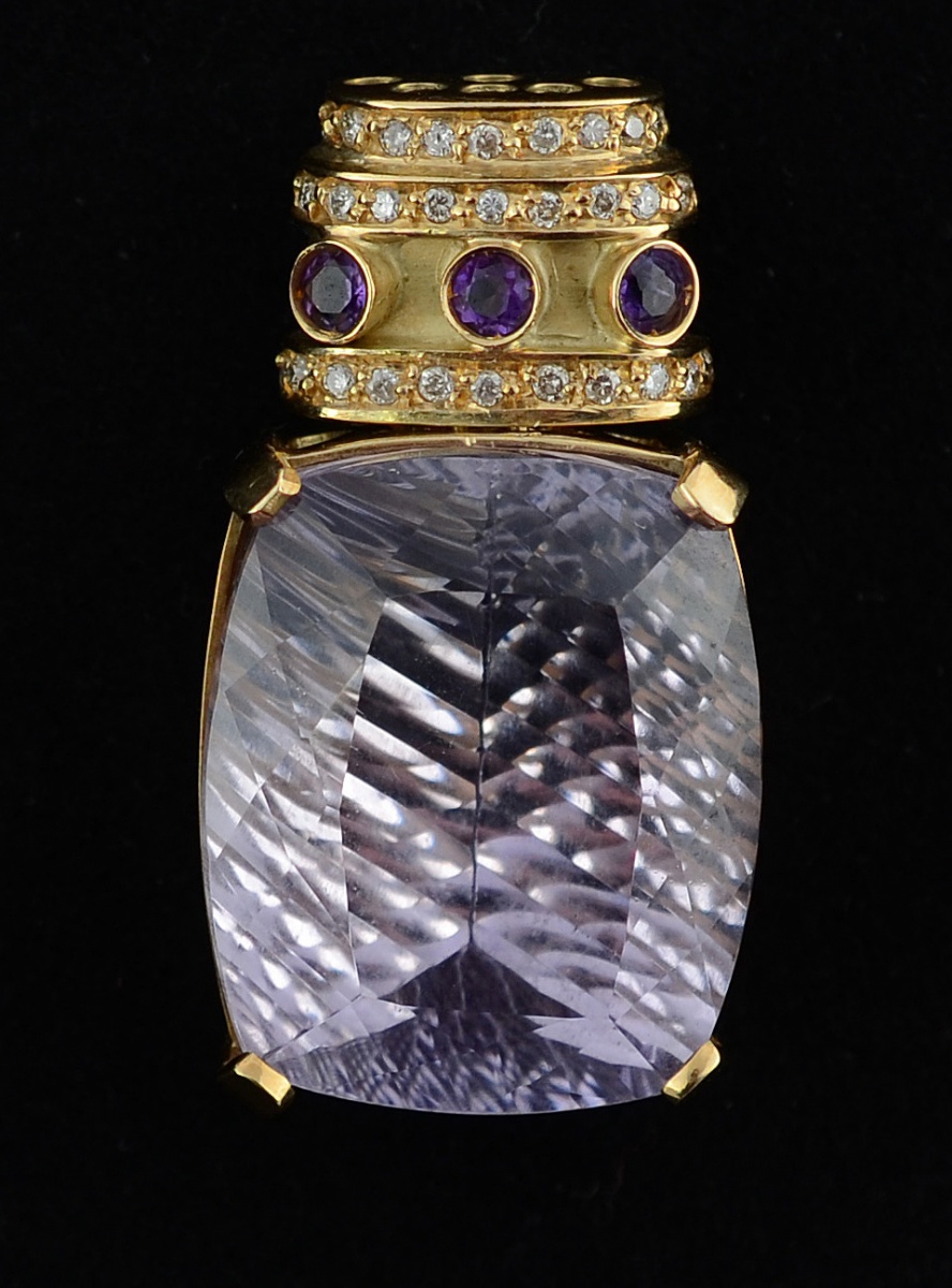 Pendente de ouro 18 k com ametista lapidação retangular facetada, com... - foto 1 de 2
