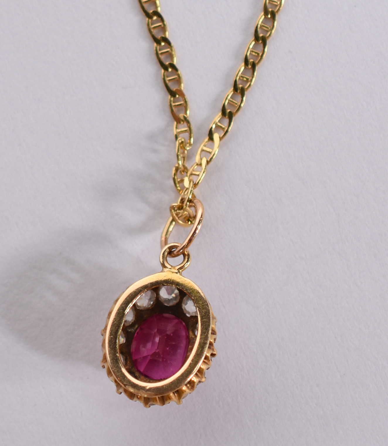 Gargantilha de ouro amarelo 18 k com pingente tendo 12 brilhantes e... - foto 5 de 5