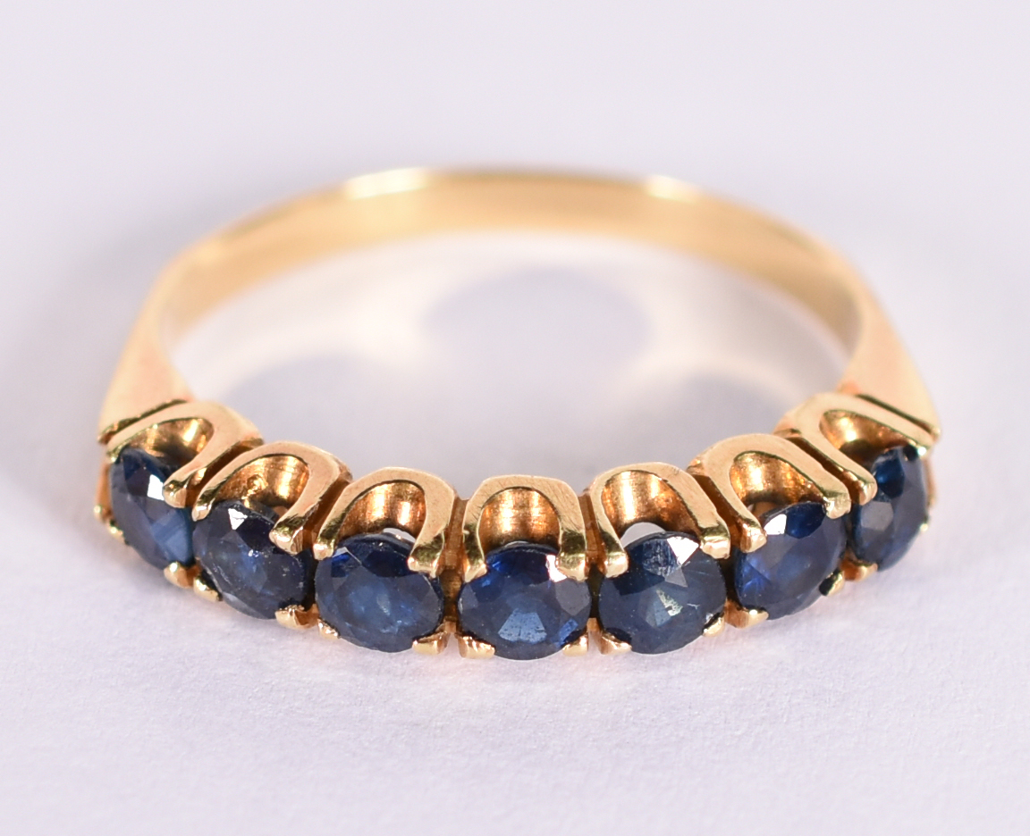 Anel de ouro amarelo 18 k com 7 safiras azuis. Aro 16. (Por motivo de... - foto 1 de 4