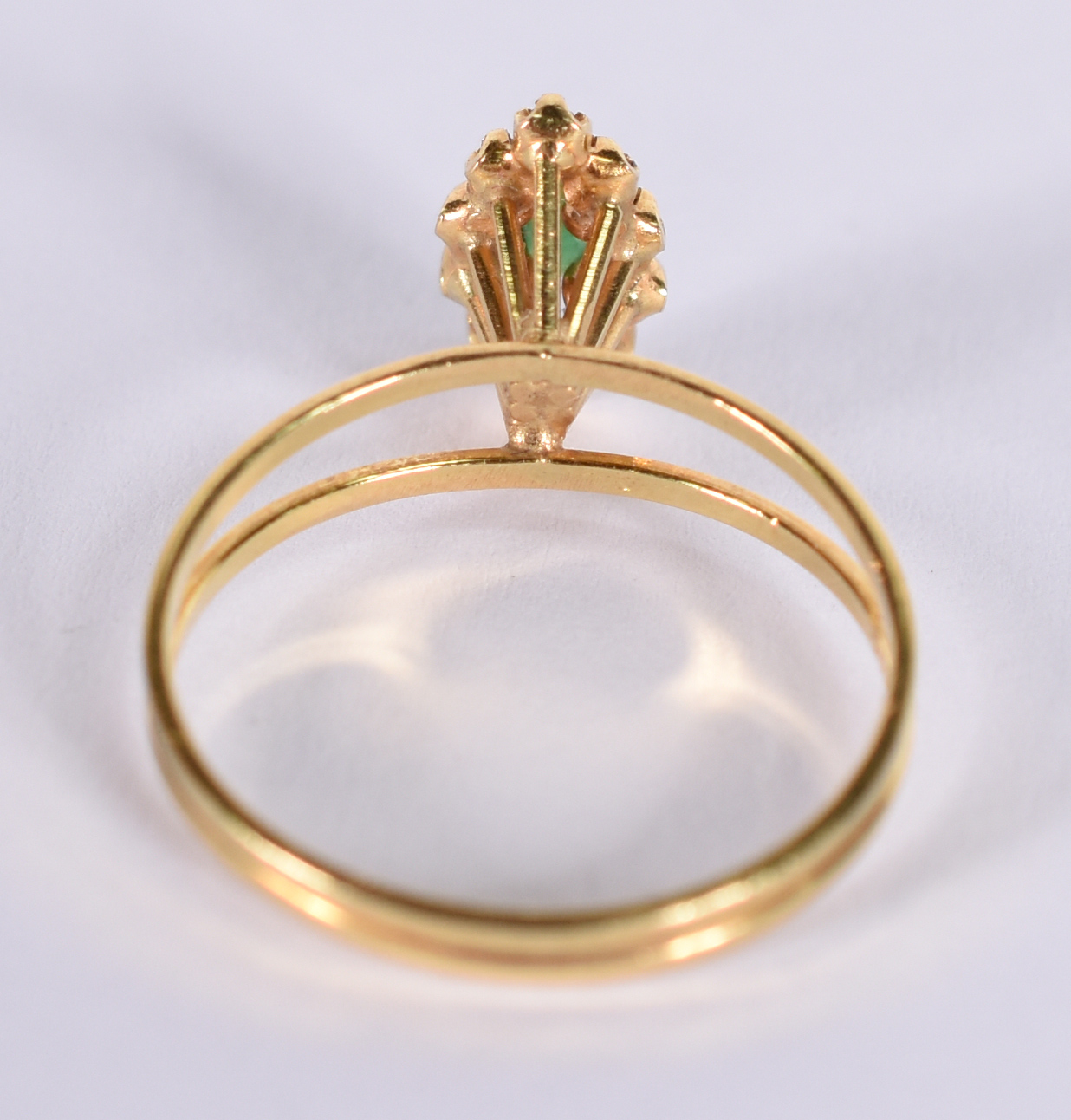 Anel de ouro amarelo 18 k feitio navete com 10 brilhantes e... - foto 4 de 4