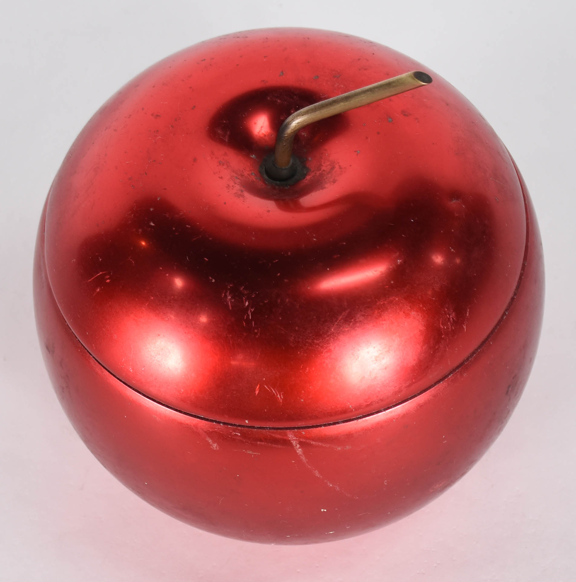 Balde de gelo de metal vermelho no feitio de maça, interior de vidro... - foto 2 de 5