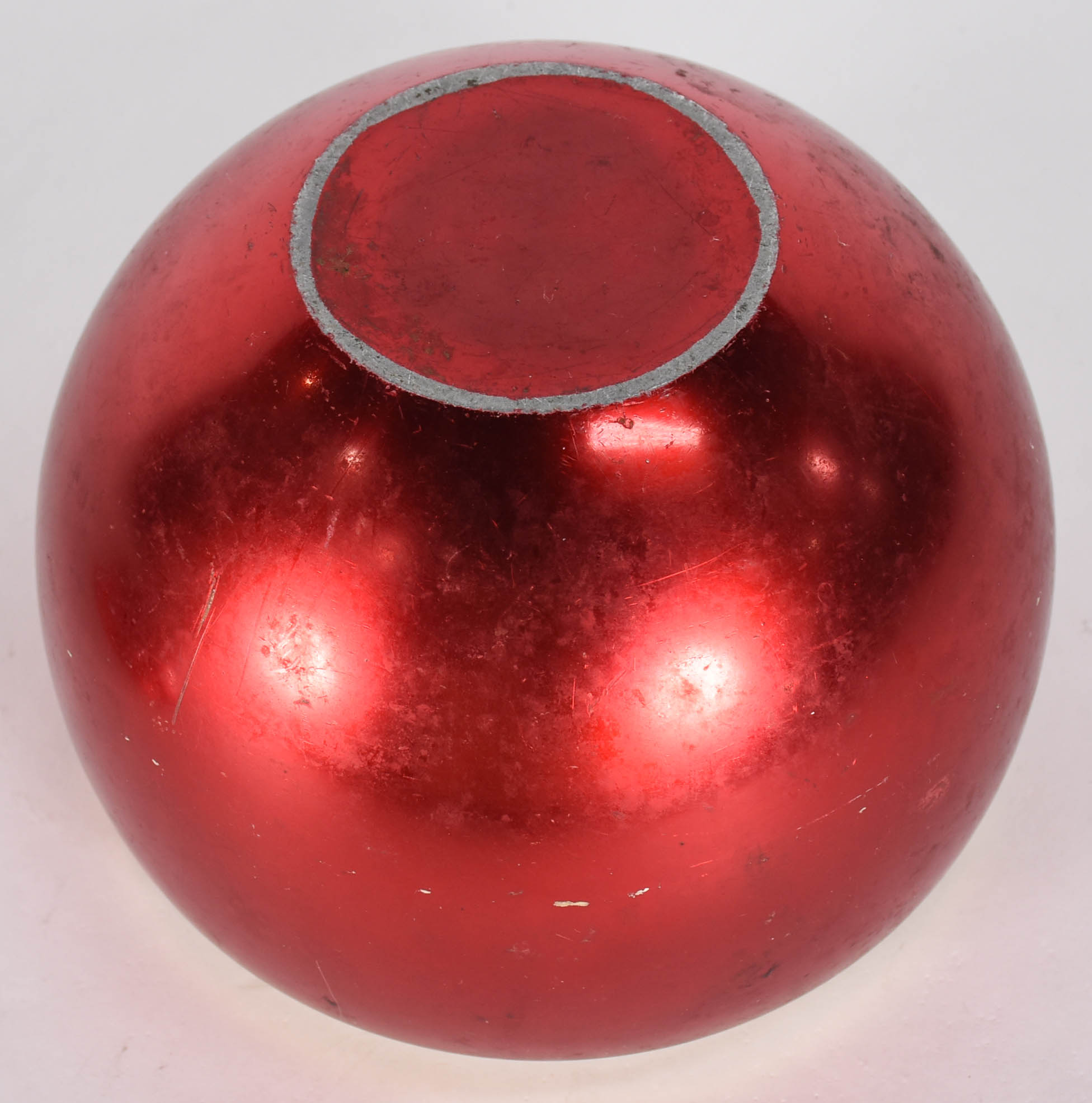 Balde de gelo de metal vermelho no feitio de maça, interior de vidro... - foto 4 de 5