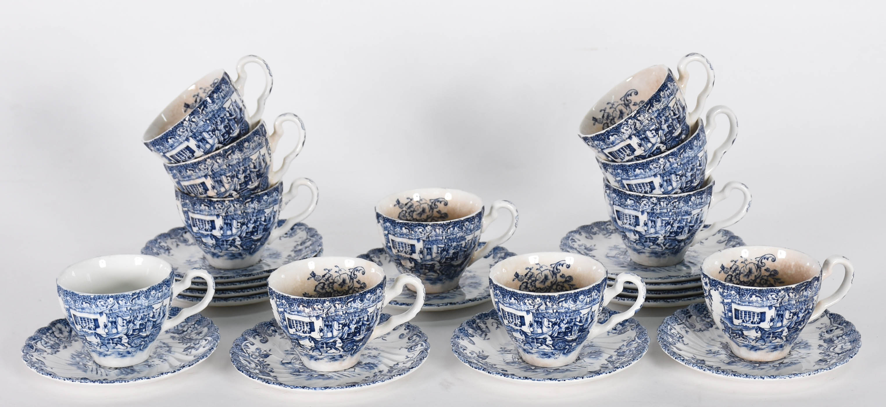 Conjunto com 11 xícaras para café com pires de faiança inglesa azul e... - foto 1 de 5