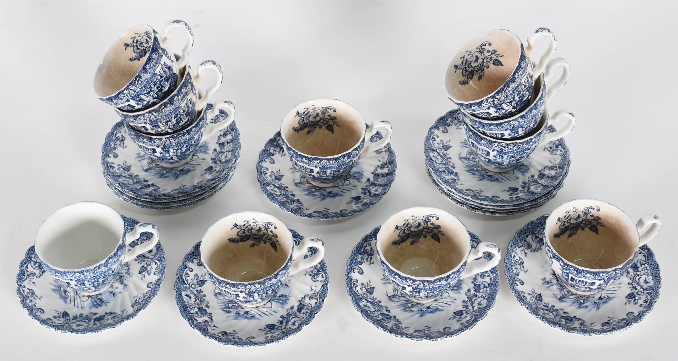 Conjunto com 11 xícaras para café com pires de faiança inglesa azul e... - foto 2 de 5