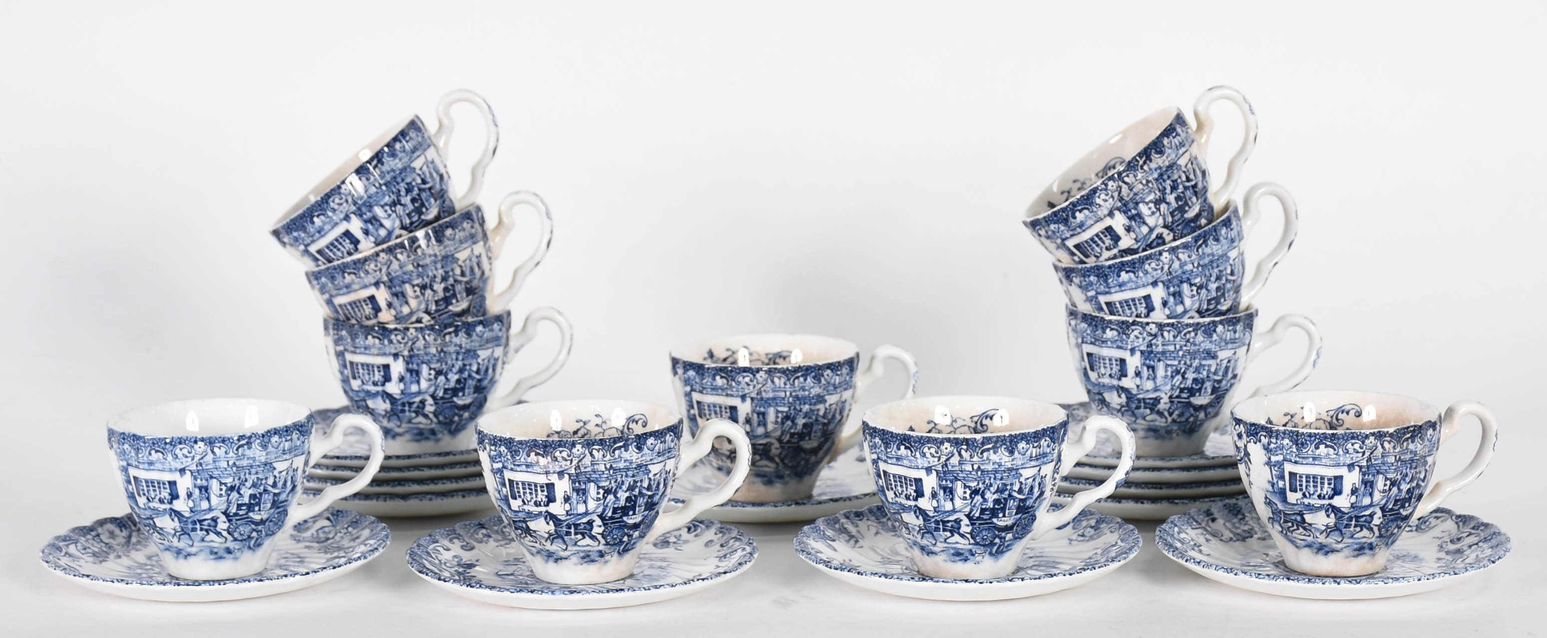 Conjunto com 11 xícaras para café com pires de faiança inglesa azul e... - foto 3 de 5