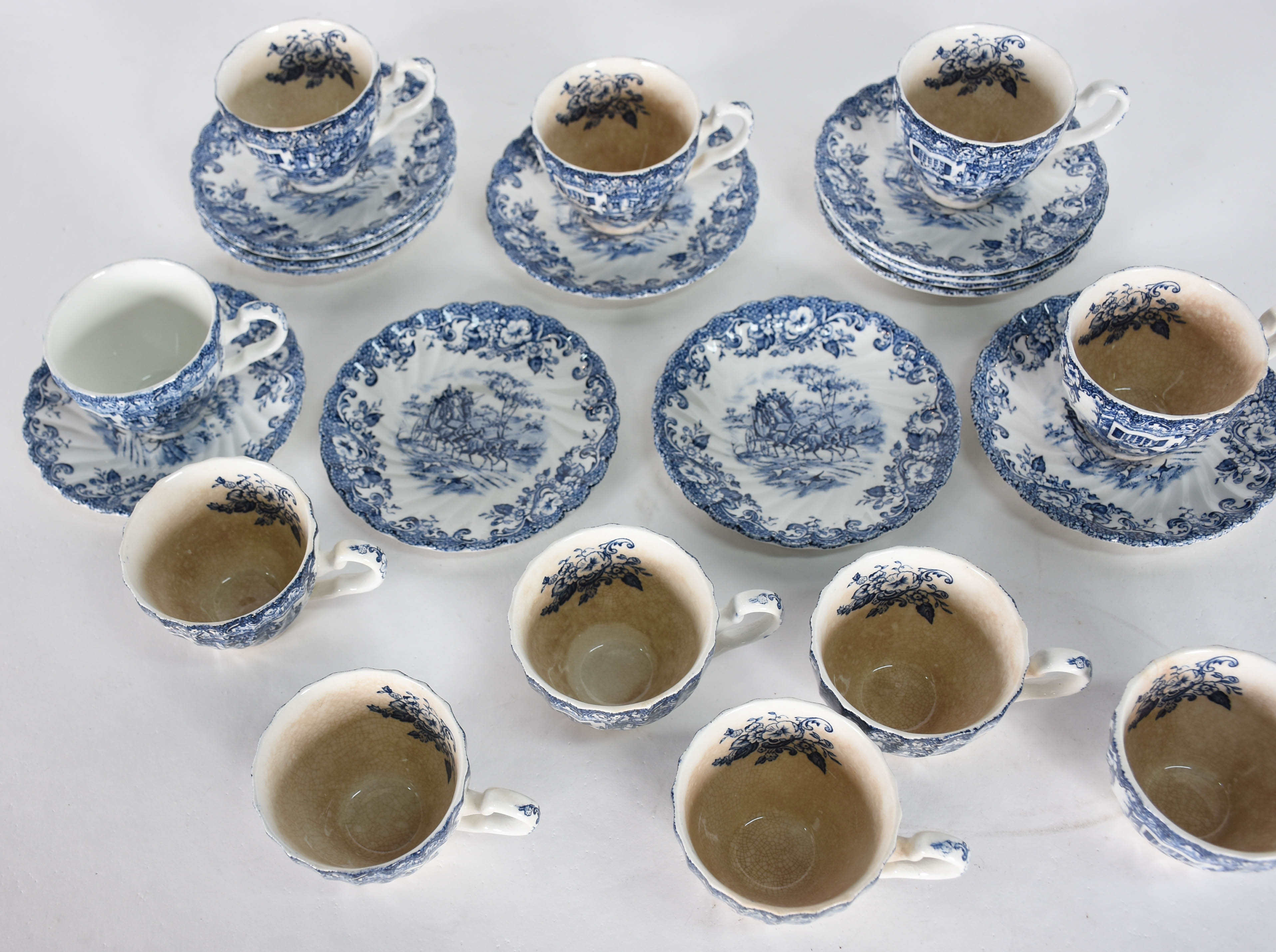 Conjunto com 11 xícaras para café com pires de faiança inglesa azul e... - foto 5 de 5