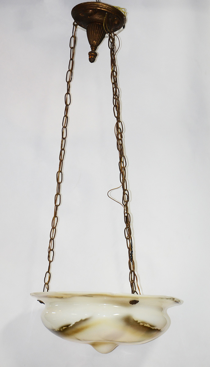 Lustre de vidro leitoso "marmorizado" e correntes de metal...