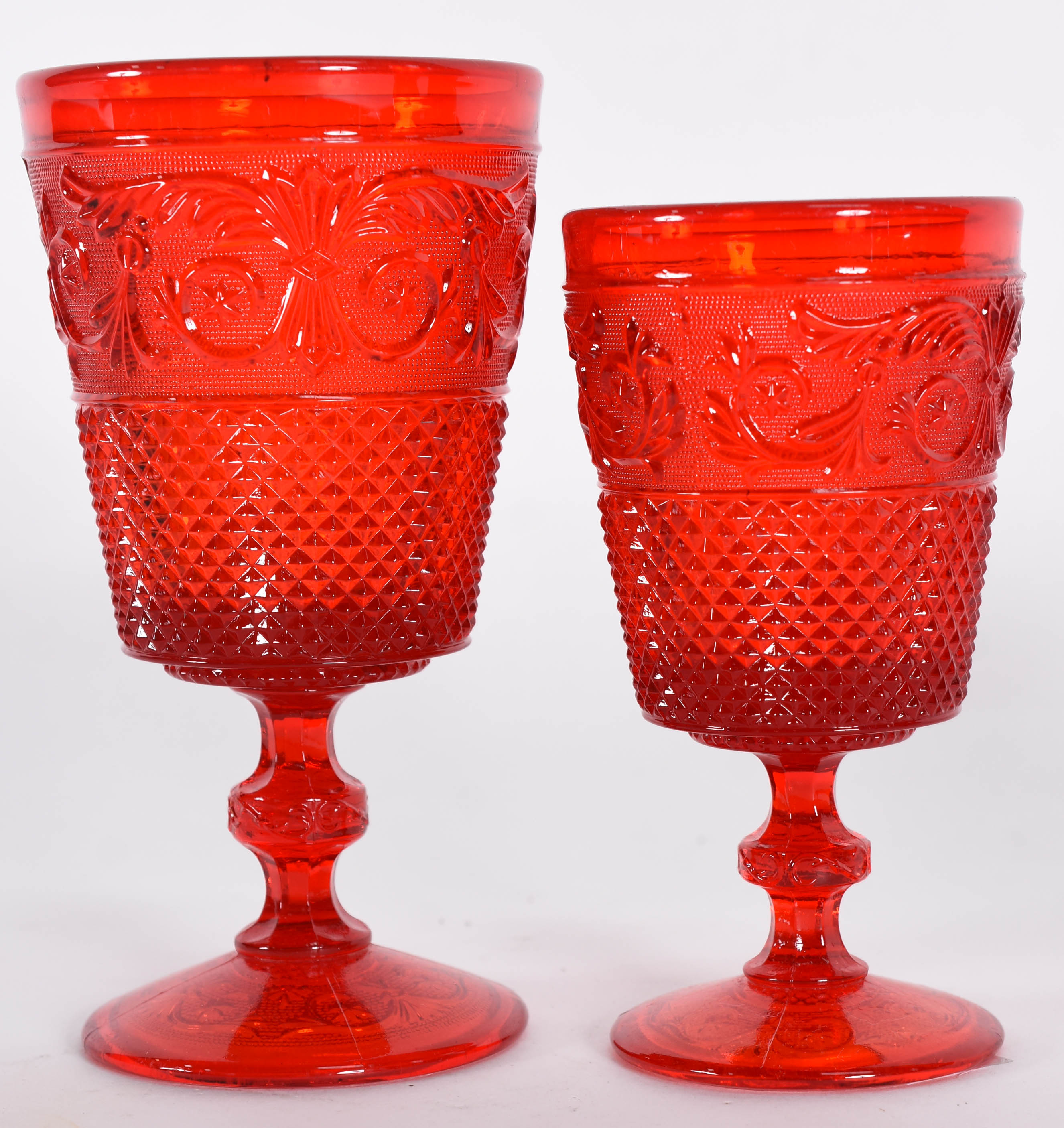 Conjunto de copos de vidro vermelho portugues trabalhado em relevo... - foto 4 de 5
