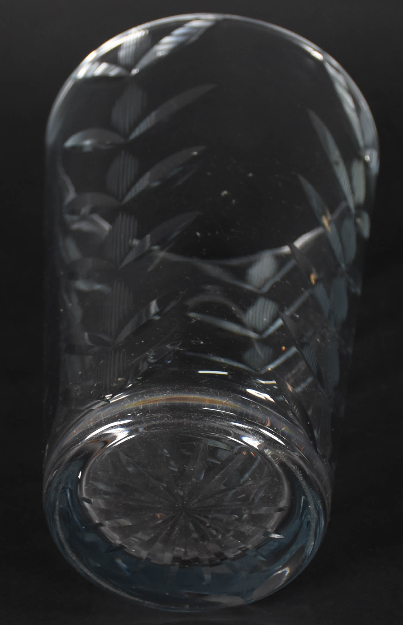 Vaso de cristal com folhas lapidadas - foto 3 de 3