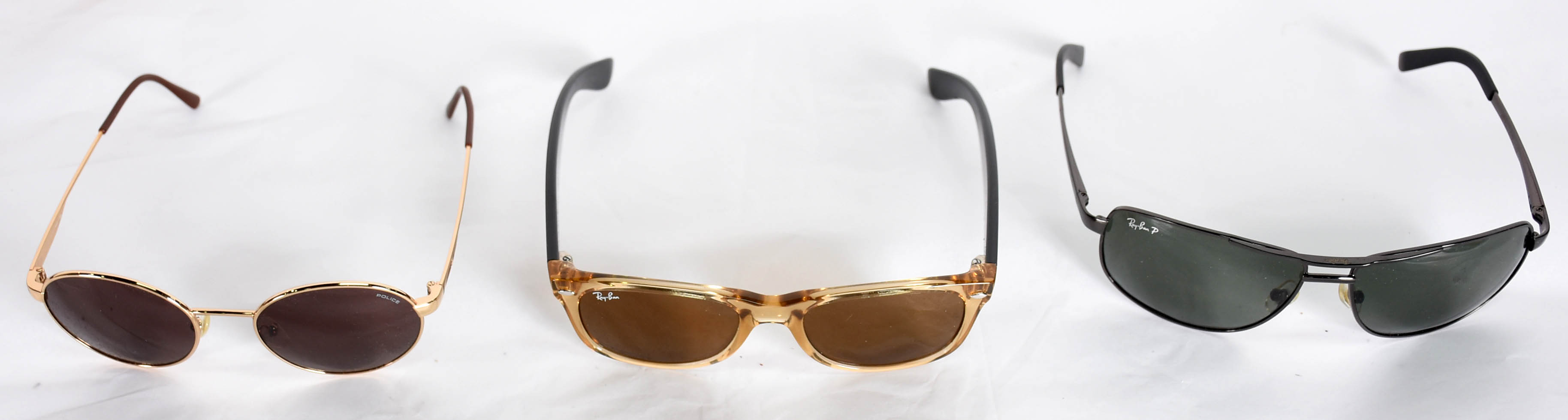 Tres óculos de sol diversos, sendo 2 Rayban e 1 Police. - foto 3 de 5