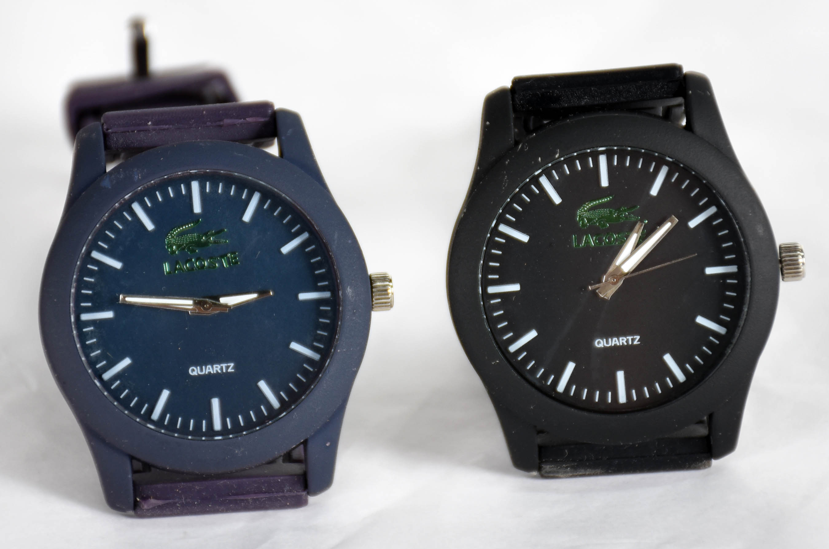 LACOSTE - Dois relógios de pulso a quartz, de aço com pulseira... - foto 1 de 3
