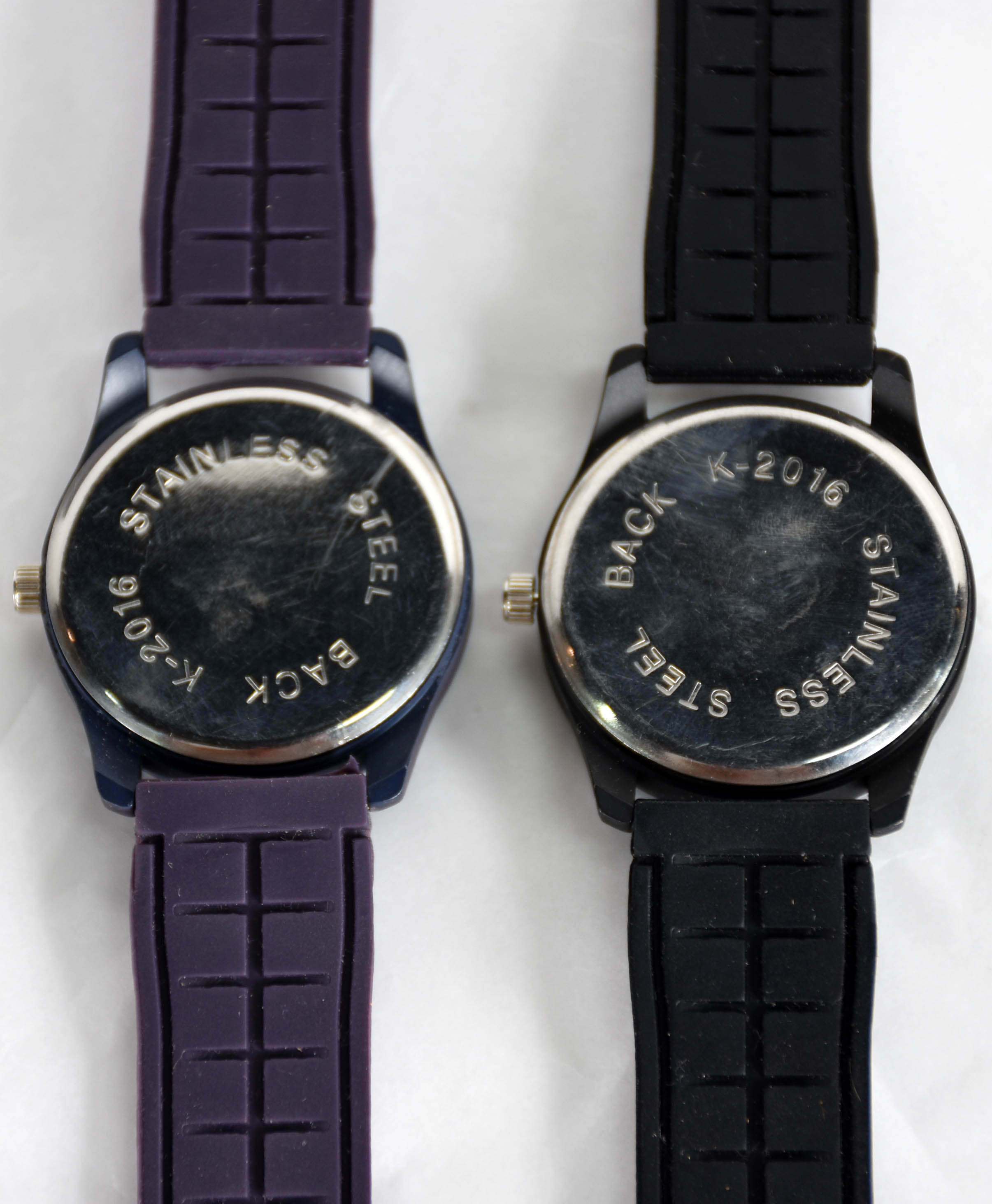 LACOSTE - Dois relógios de pulso a quartz, de aço com pulseira... - foto 3 de 3
