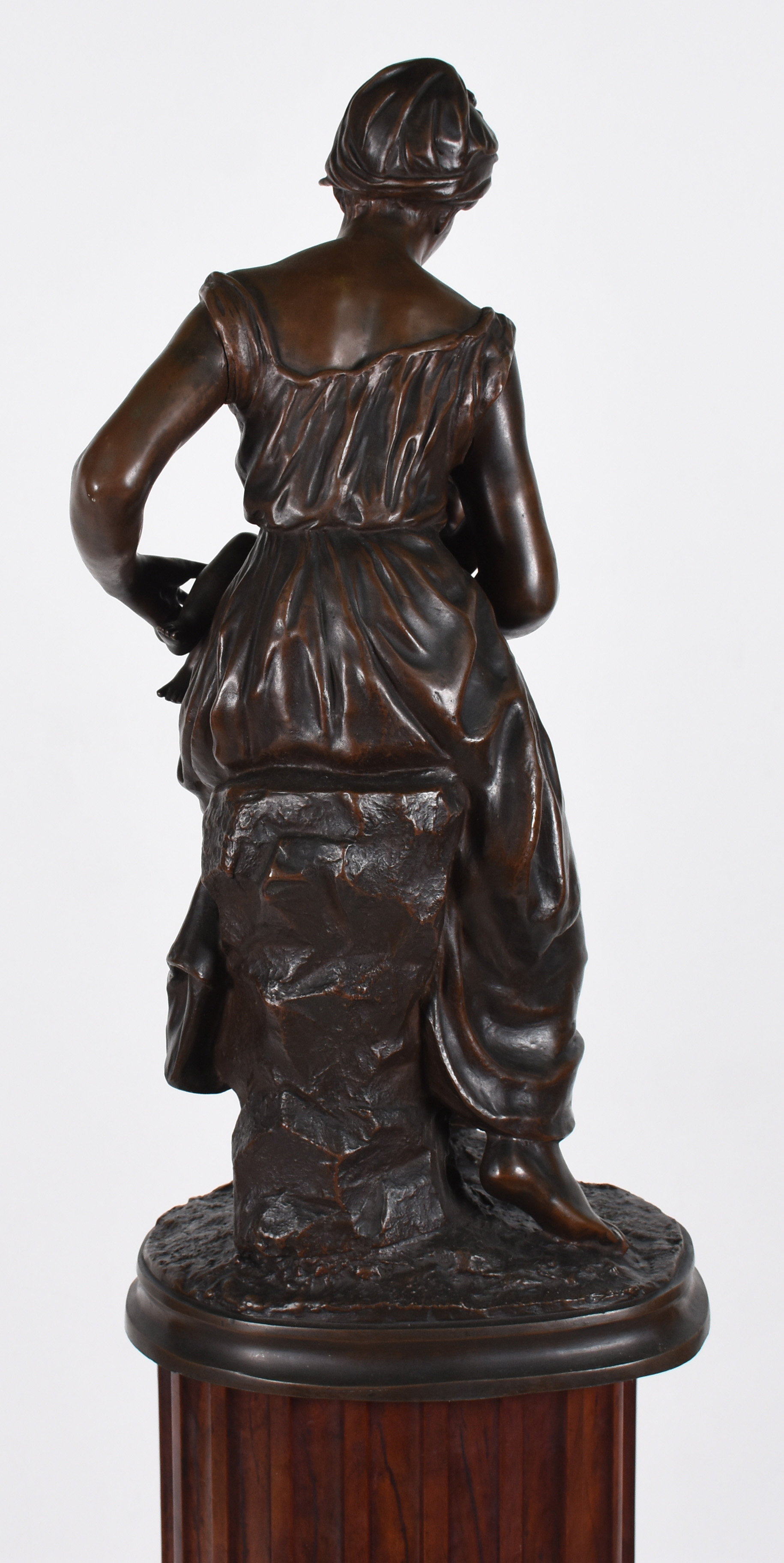 Belíssima escultura de bronze representando "Maternidade", acompanha... - foto 7 de 10