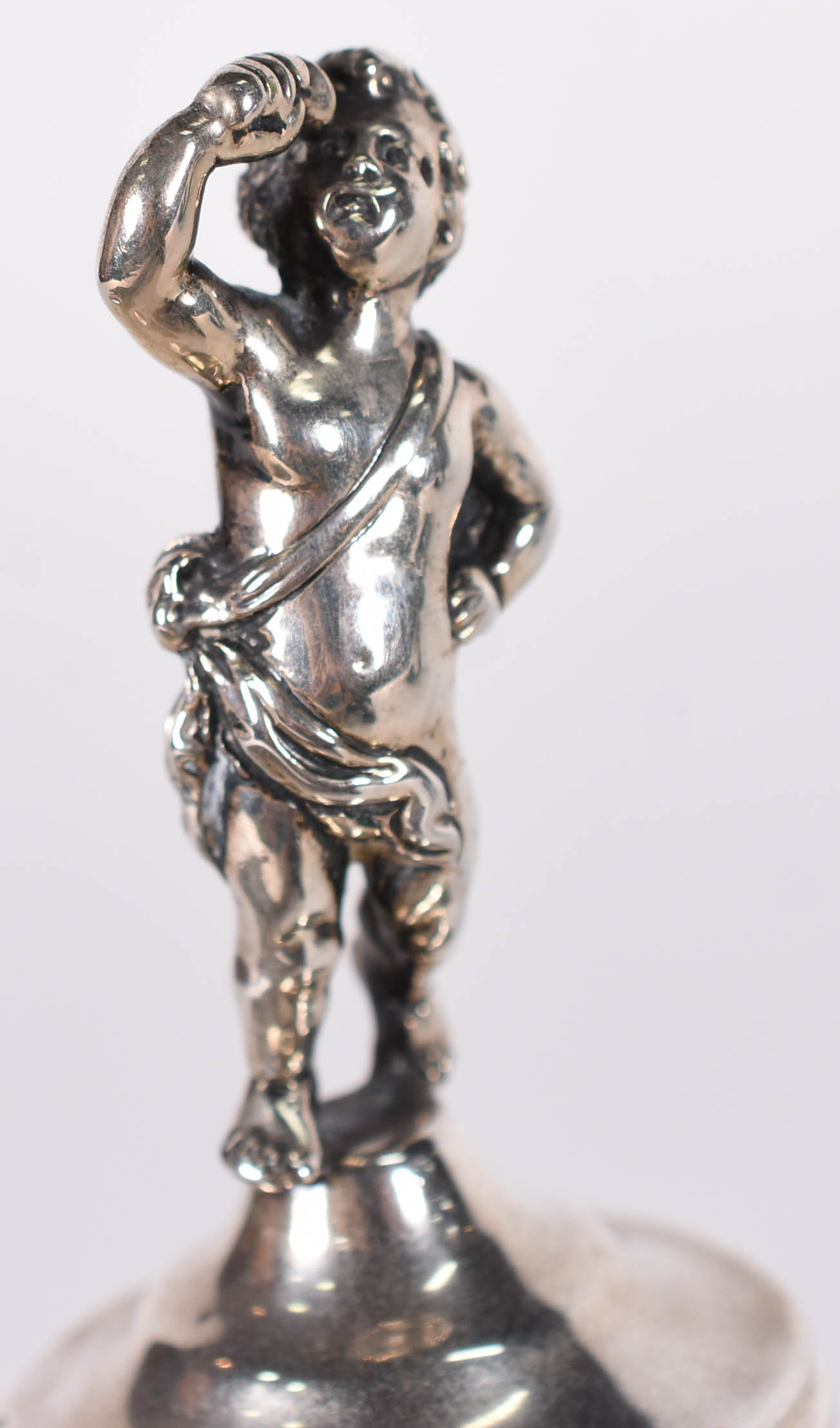 Pequena garrafa de cristal com guarnição de prata de lei. - foto 8 de 9