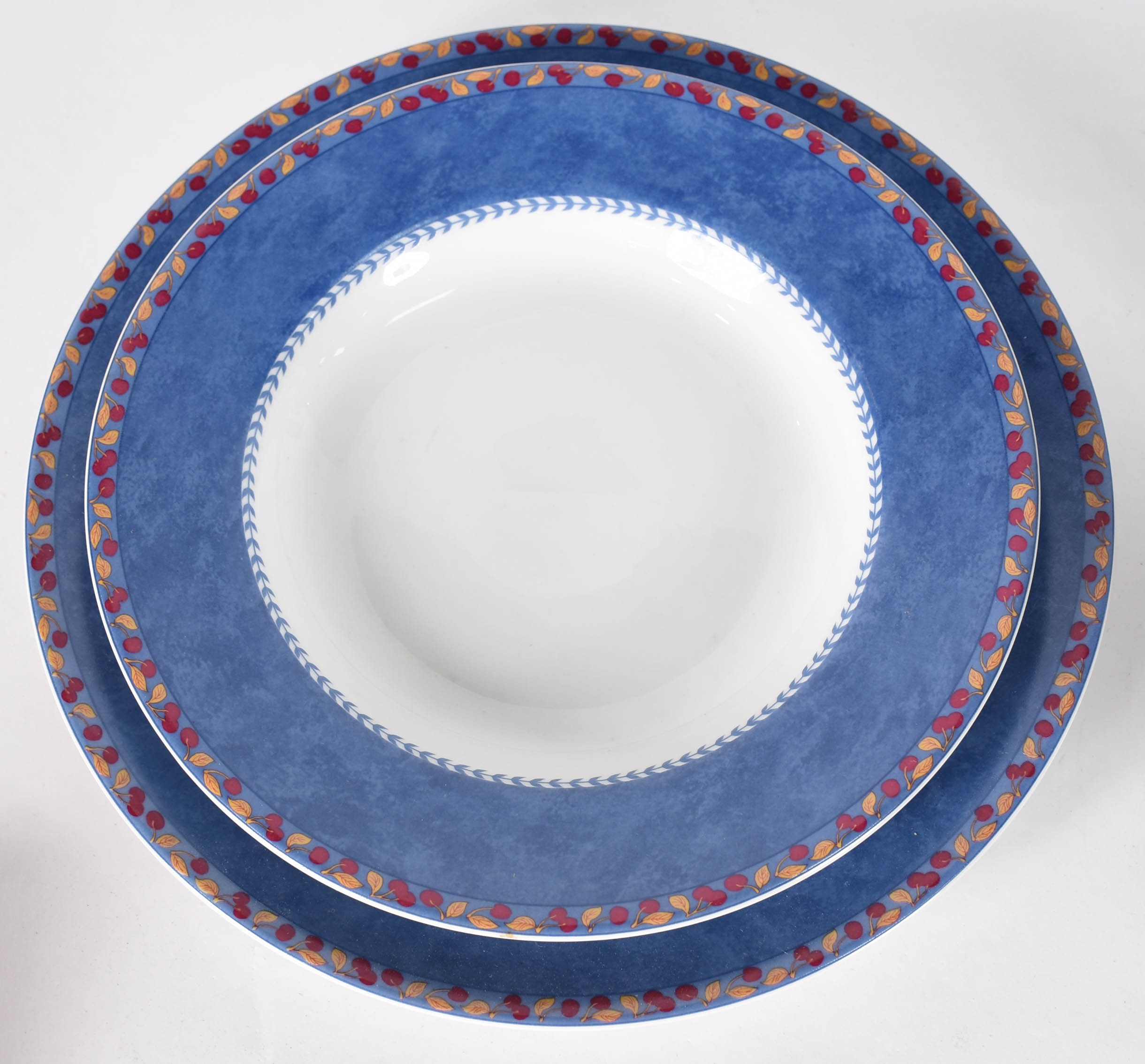 Aparelho de porcelana portuguesa Vista Alegre, composto de 6 pratos... - foto 3 de 5