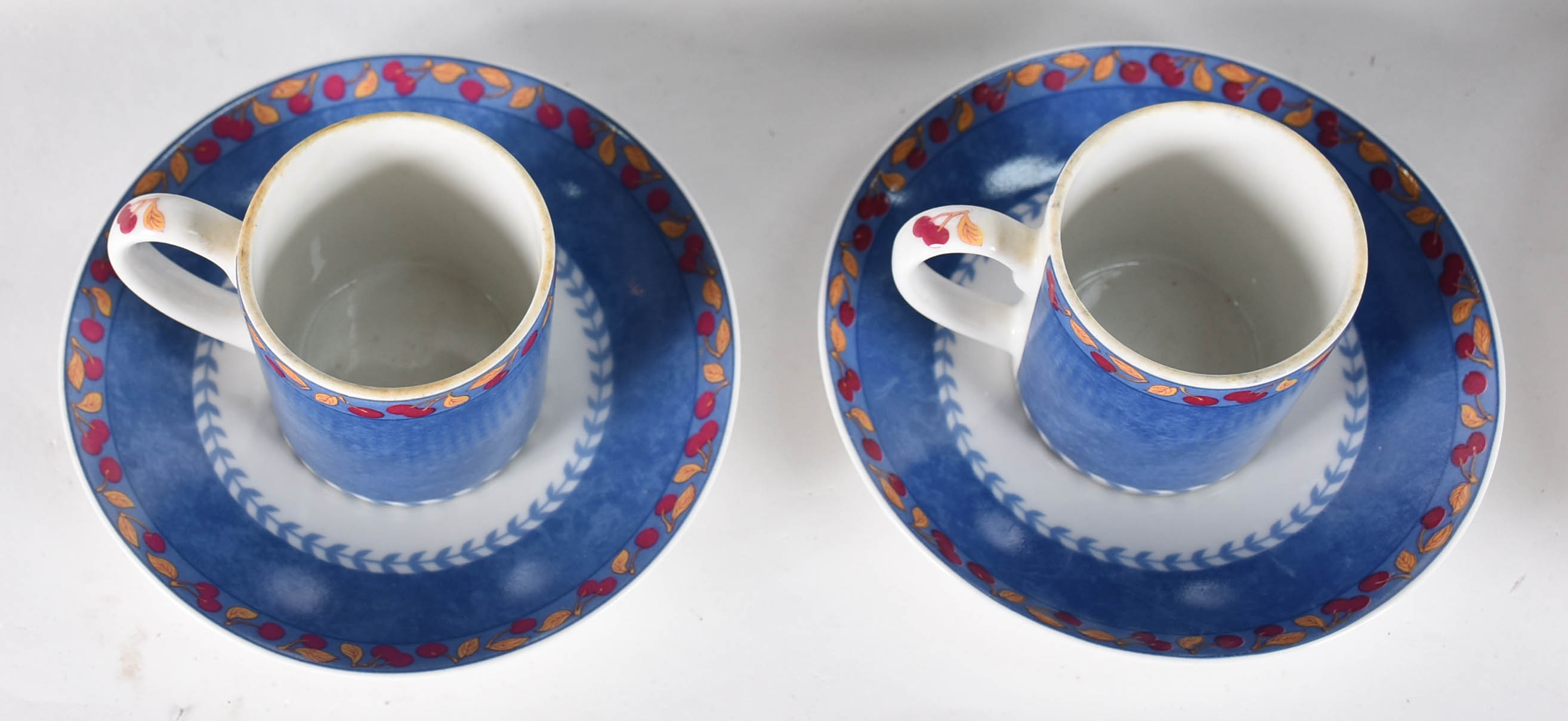 Aparelho de porcelana portuguesa Vista Alegre, composto de 6 pratos... - foto 4 de 5