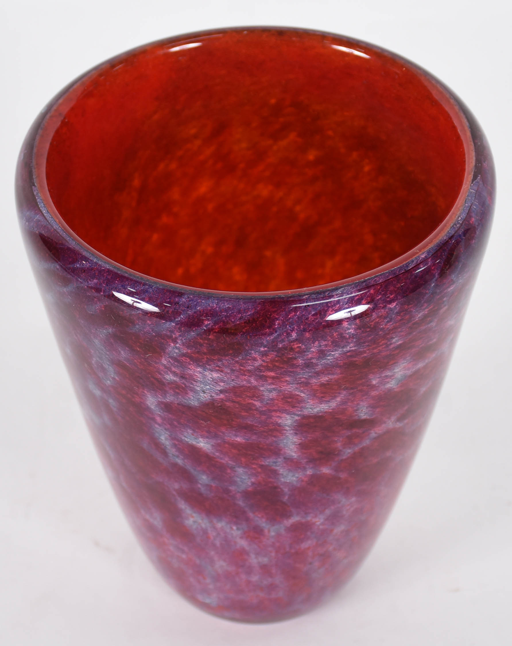 Vaso de murano decorativo com mesclas em lilás, interior na cor... - foto 2 de 3