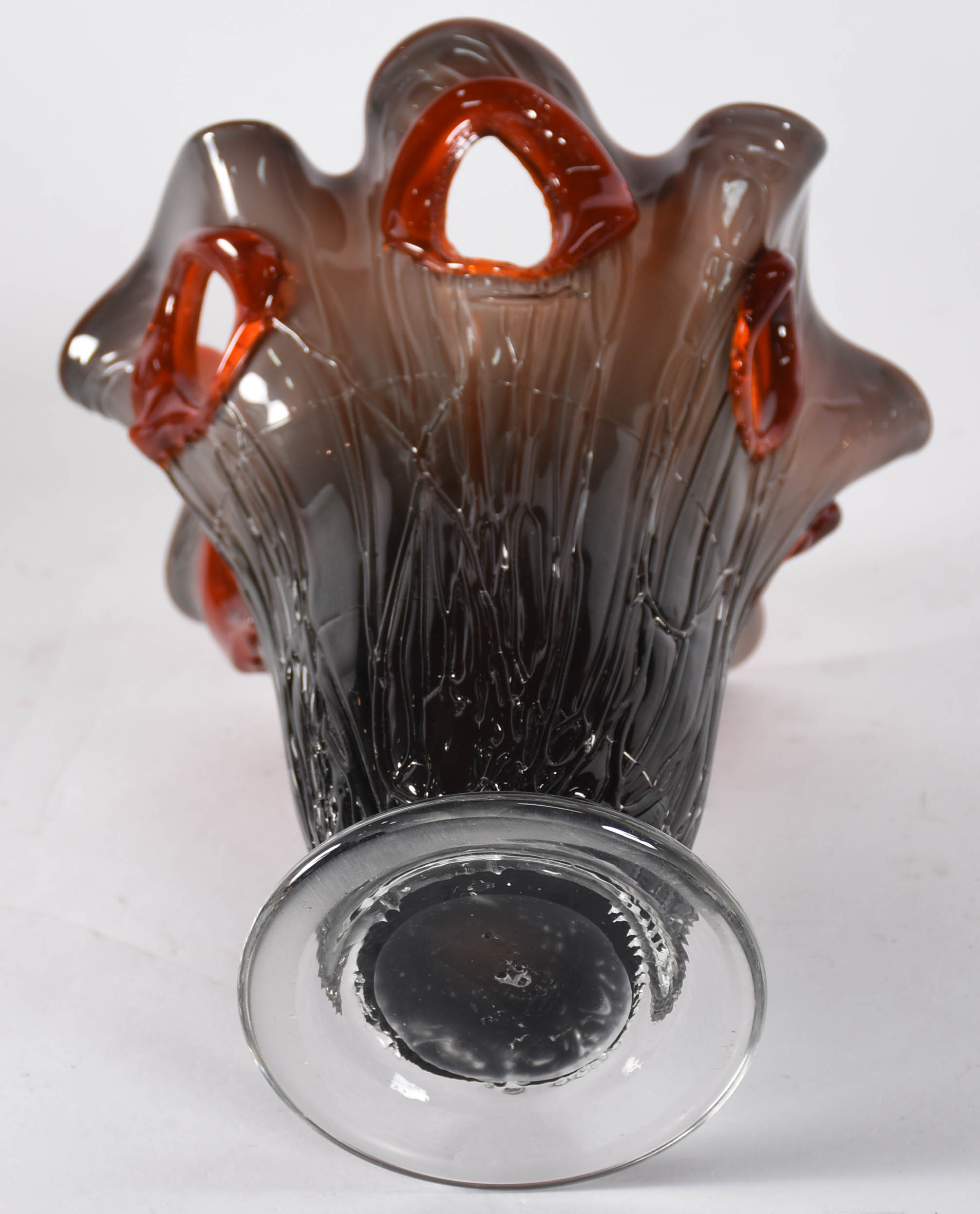 Vaso de murano com parte interna na cor laranja, bora em gomos com... - foto 3 de 3