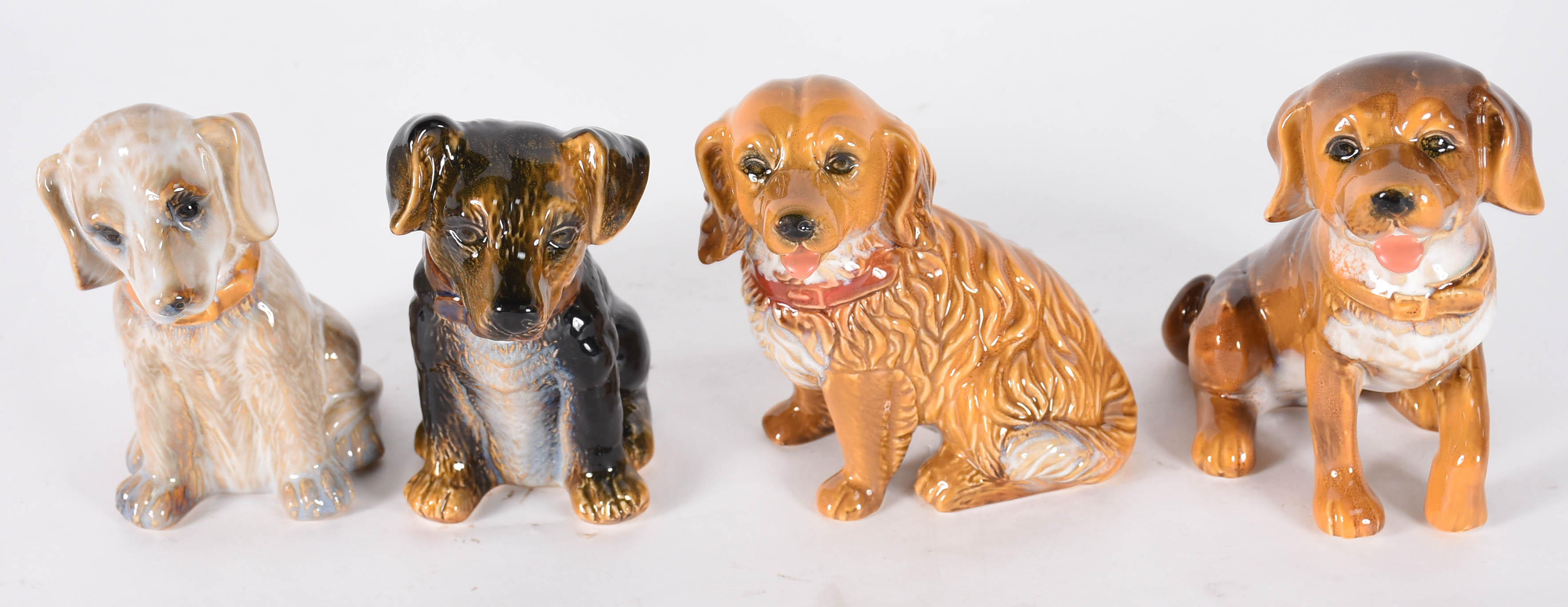 Quatro estatuetas de cerâmica policromada representando cachorros. - foto 4 de 5