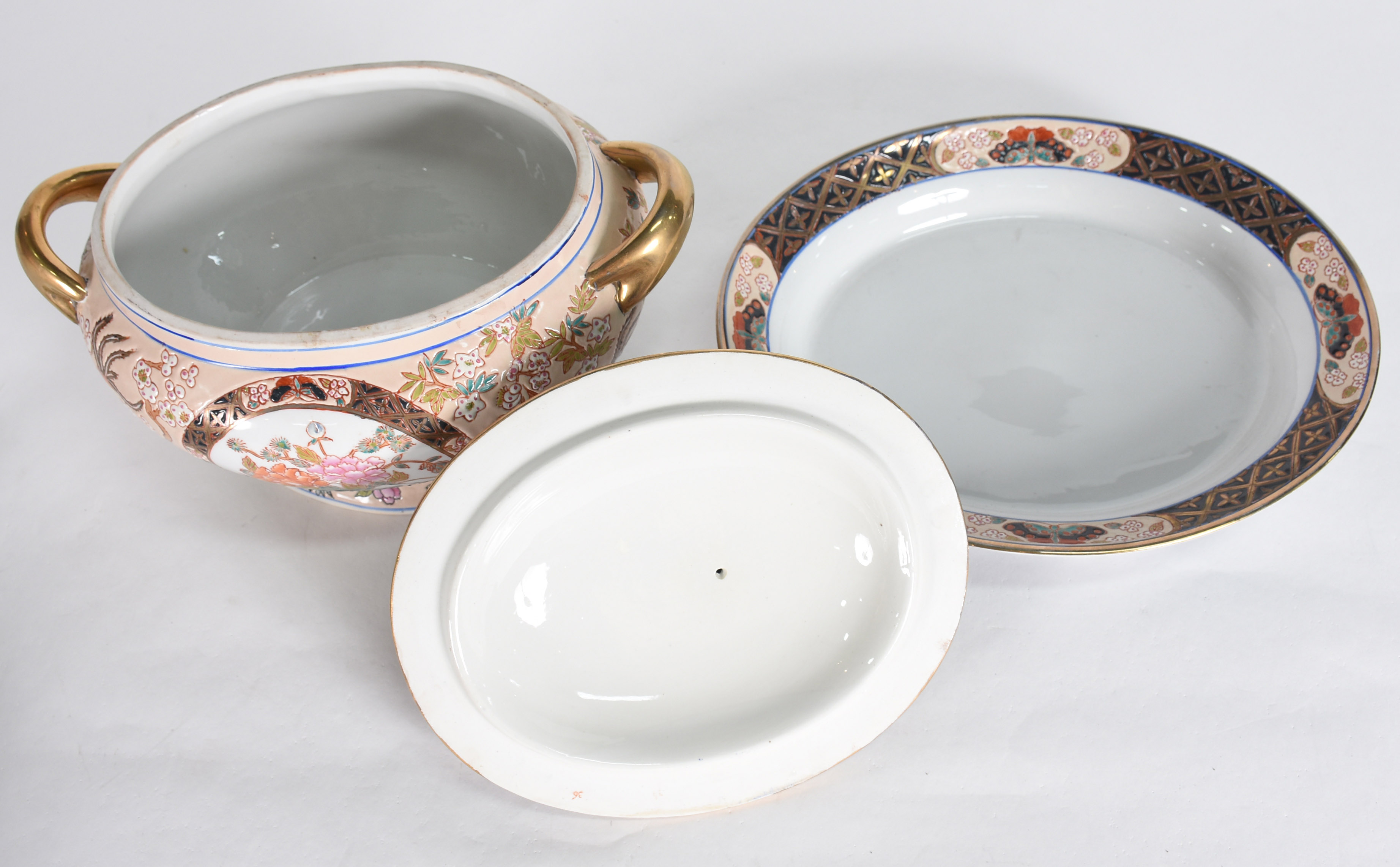 Sopeira com presentoir de porcelana oriental policromada. - foto 3 de 5