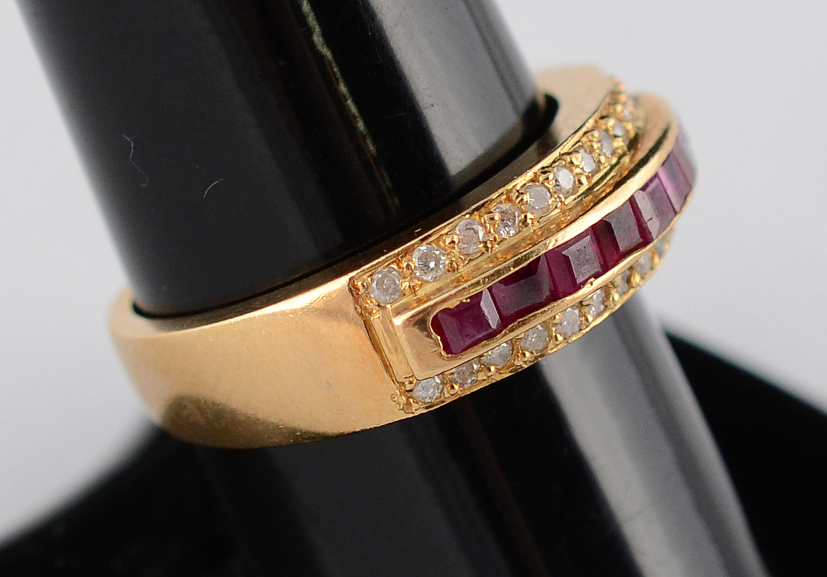 Anel de ouro 18 k com rubis e brilhantes em carreiras - 4,3 g - Aro... - foto 1 de 2