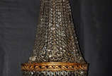 Lustre com contas de cristal lapidado estilo Im... - Lustre com contas de cristal lapidado estilo Império. Altura total 96 cm.