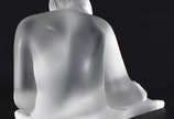 Estatueta de cristal frances LALIQUE representa... - Estatueta de cristal frances LALIQUE representando figura feminina. Assinada.