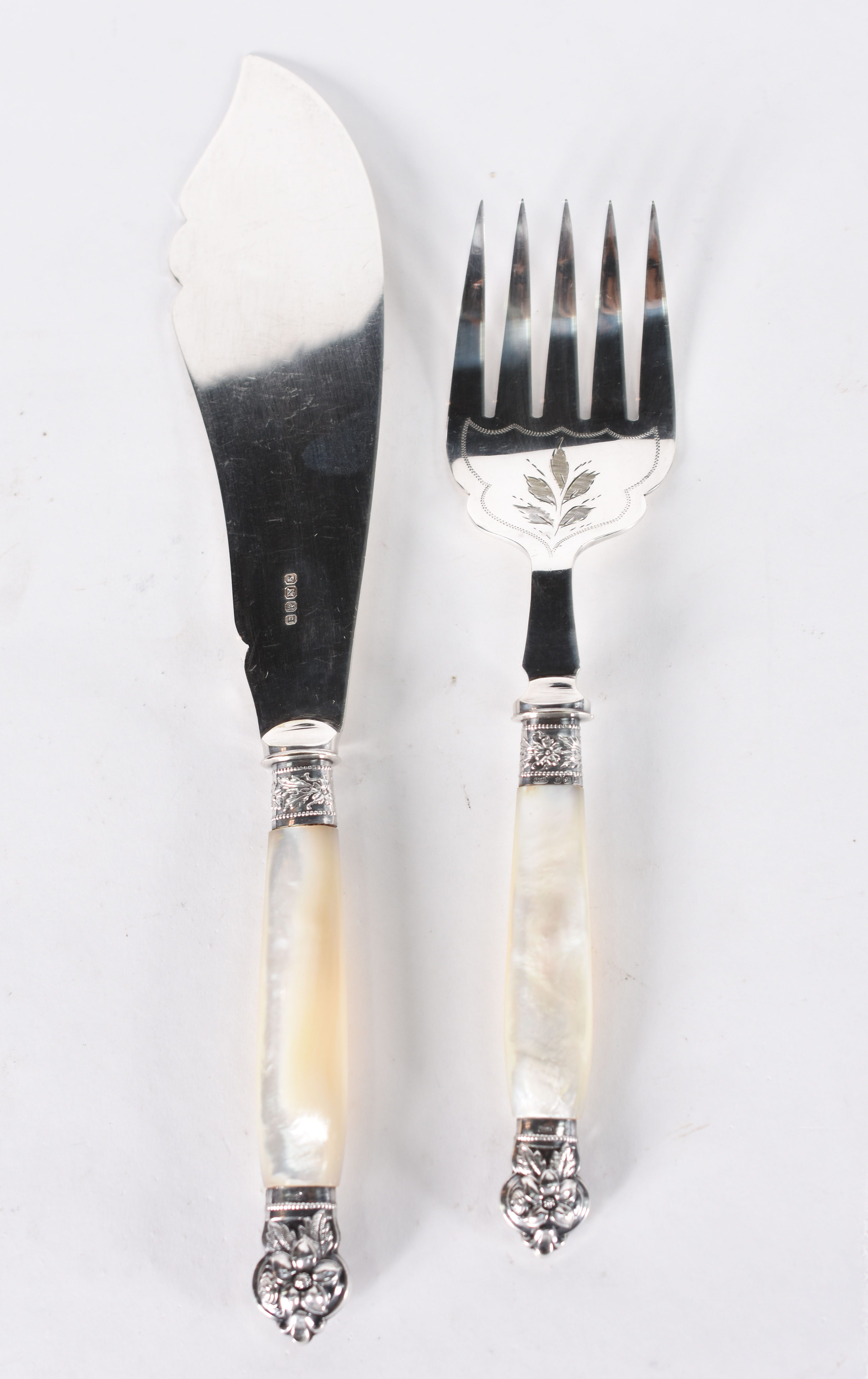 Estojo com 2 peças para servir peixe de metal prateado EPNS. - foto 2 de 5